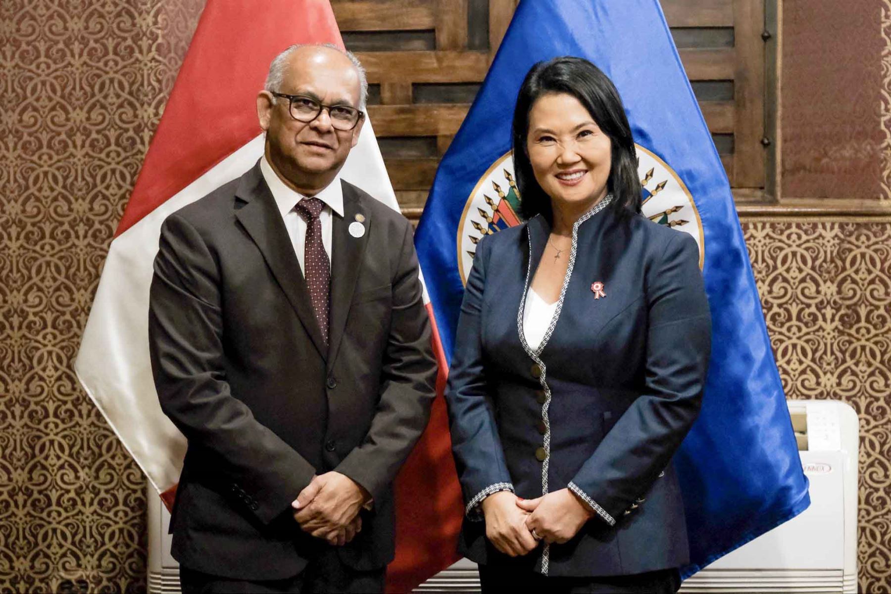 La presidenta electa, Keiko Fujimori, sostuvo una reunión con el secretario general de la Organización de los Estados Americanos (OEA), Albert R. Ramdin. Foto: ANDINA/Difusión