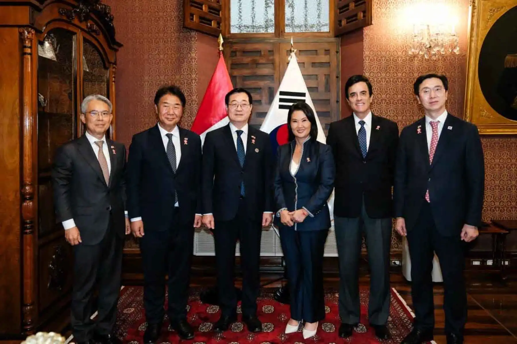 La presidenta electa, Keiko Fujimori, sostuvo una reunión bilateral con el congresista de la Asamblea Nacional de la República de Corea, Hong-Chul Min. Foto: ANDINA/Difusión