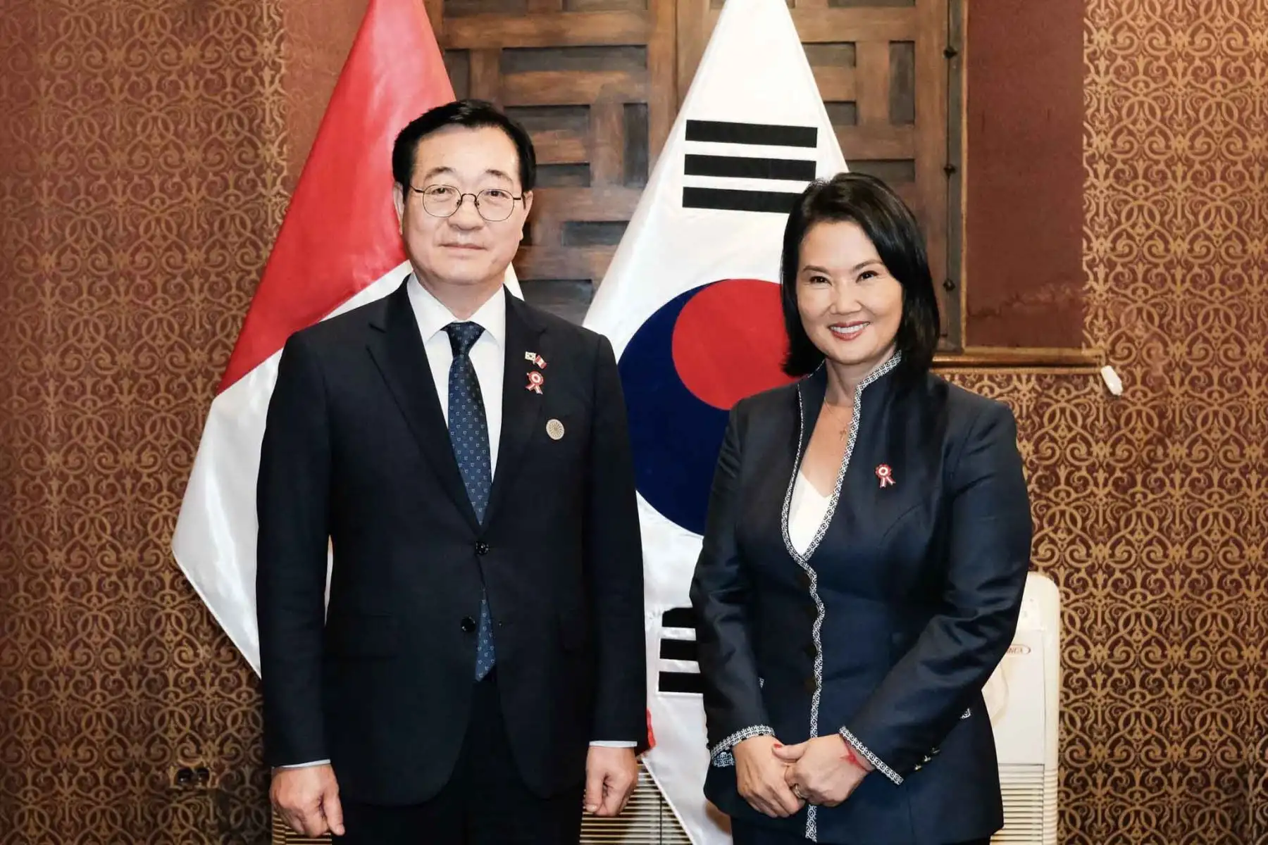 La presidenta electa, Keiko Fujimori, sostuvo una reunión bilateral con el congresista de la Asamblea Nacional de la República de Corea, Hong-Chul Min. Foto: ANDINA/Difusión