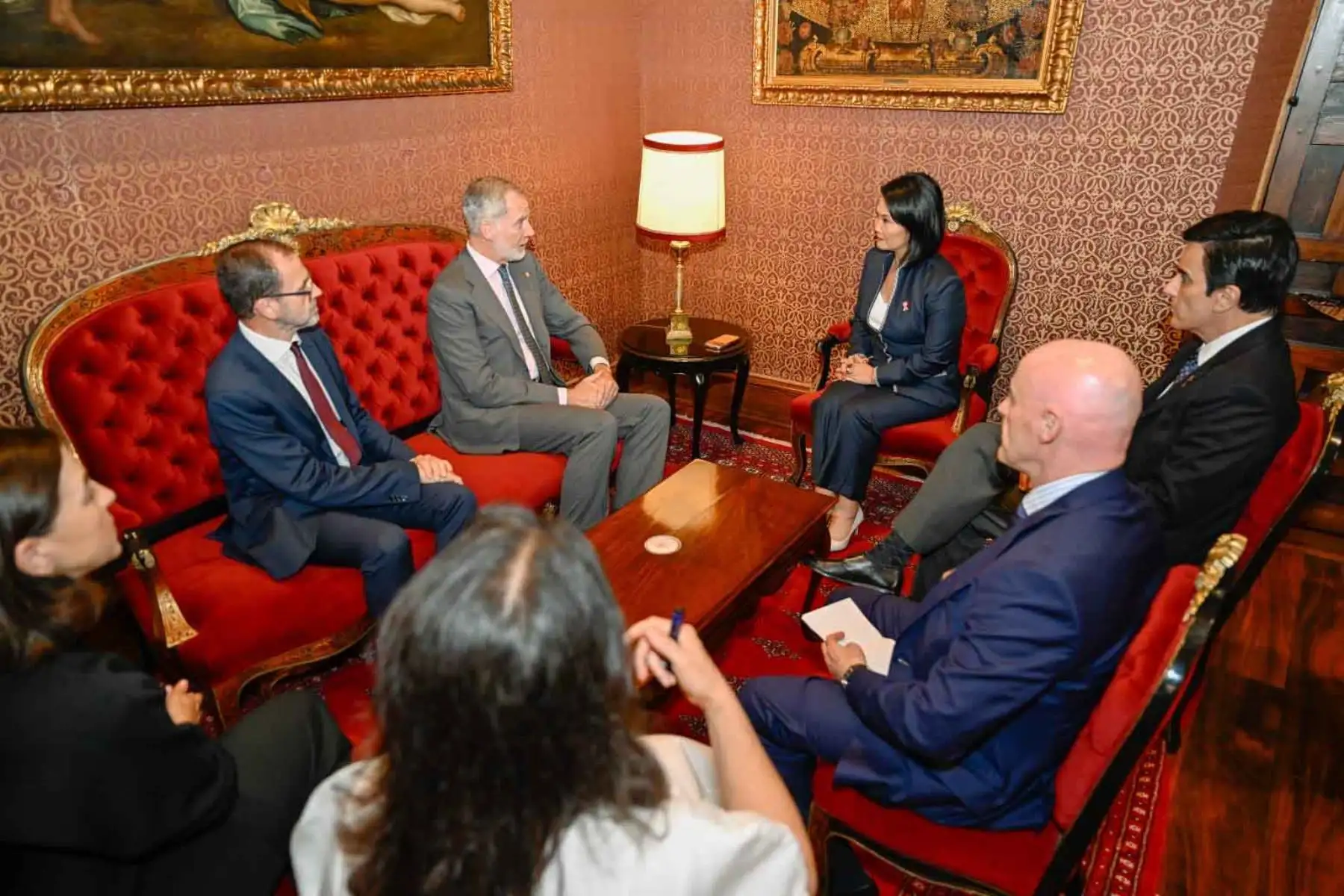 La presidenta electa, Keiko Fujimori, sostuvo una reunión con Su Majestad el rey de España, Felipe VI, en la que reafirmaron los lazos de amistad entre ambos países, así como su compromiso de fortalecer la cooperación bilateral en beneficio entre Perú y España. Foto: ANDINA/Difusión
