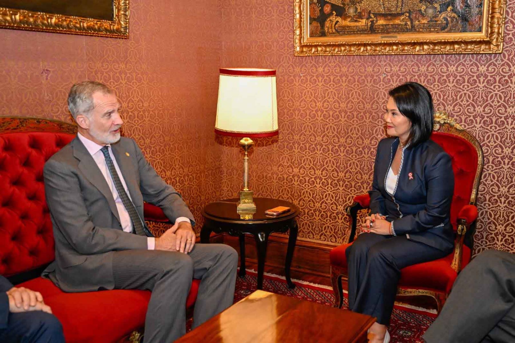 La presidenta electa, Keiko Fujimori, sostuvo una reunión con Su Majestad el rey de España, Felipe VI, en la que reafirmaron los lazos de amistad entre ambos países, así como su compromiso de fortalecer la cooperación bilateral en beneficio entre Perú y España. Foto: ANDINA/Difusión