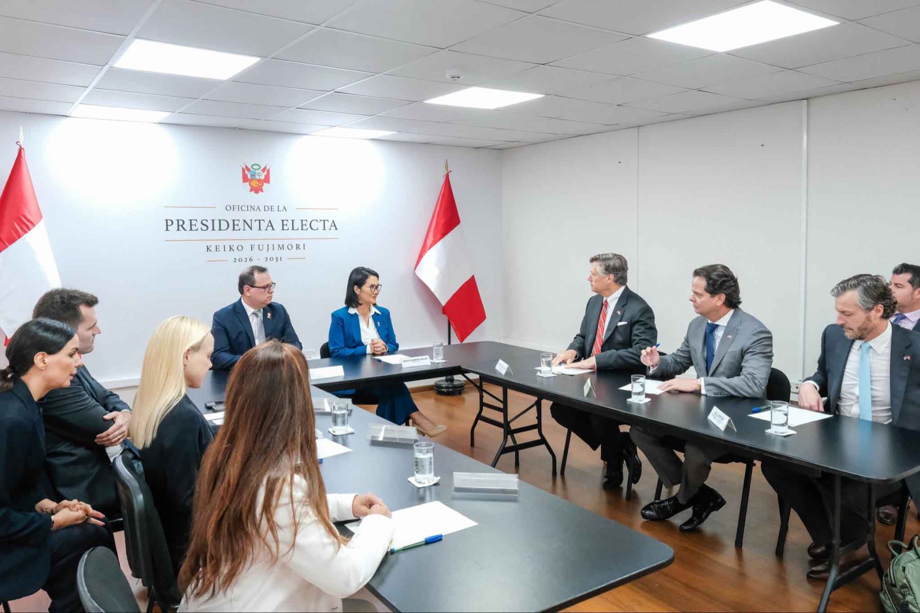 La presidenta electa, Keiko Fujimori, recibió al vicesecretario de Estado de los Estados Unidos, Christopher Landau, con quien sostuvo una reunión para fortalecer la relación bilateral entre ambos países. Foto: ANDINA/Difusión