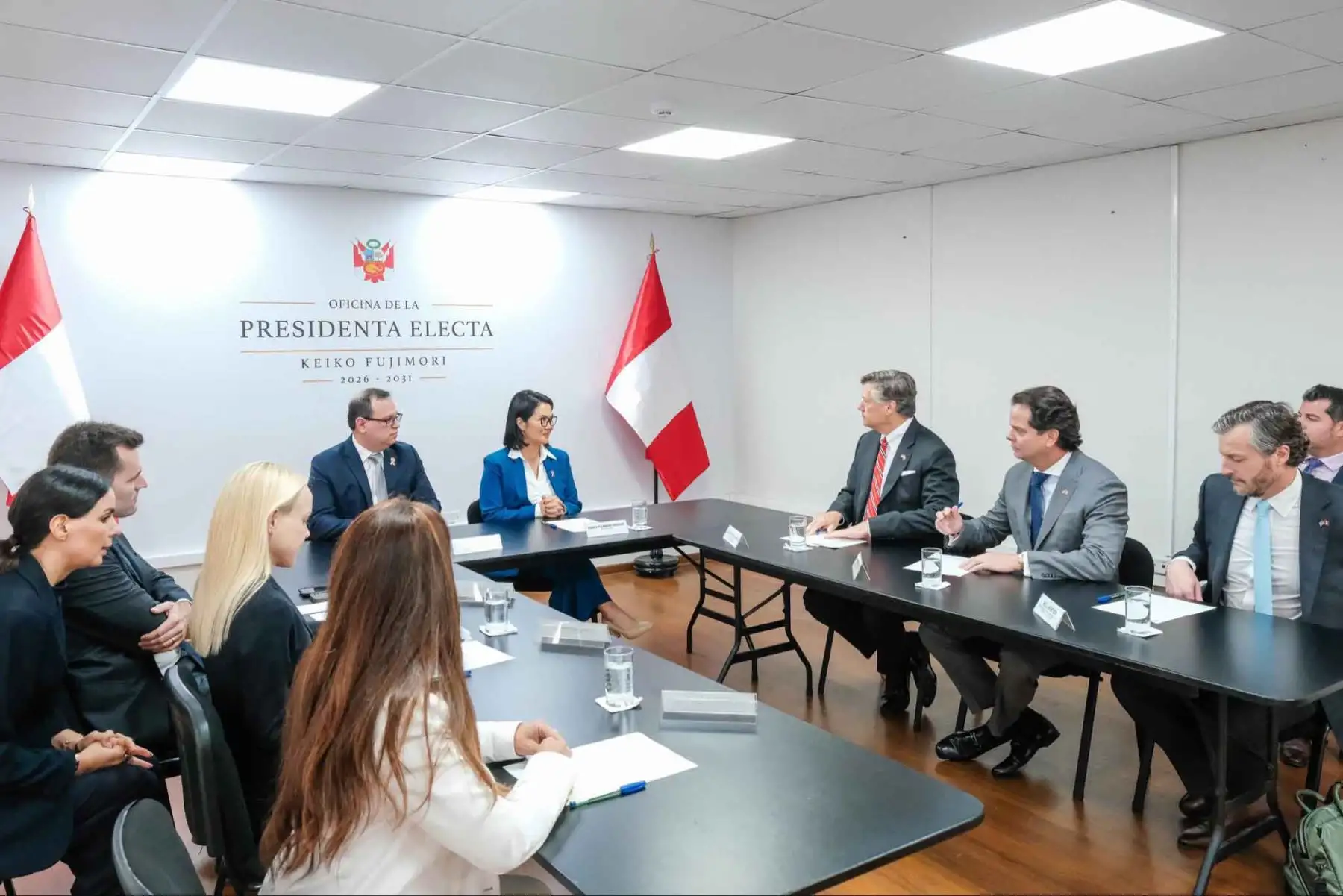 La presidenta electa, Keiko Fujimori, recibió al vicesecretario de Estado de los Estados Unidos, Christopher Landau, con quien sostuvo una reunión para fortalecer la relación bilateral entre ambos países. Foto: ANDINA/Difusión