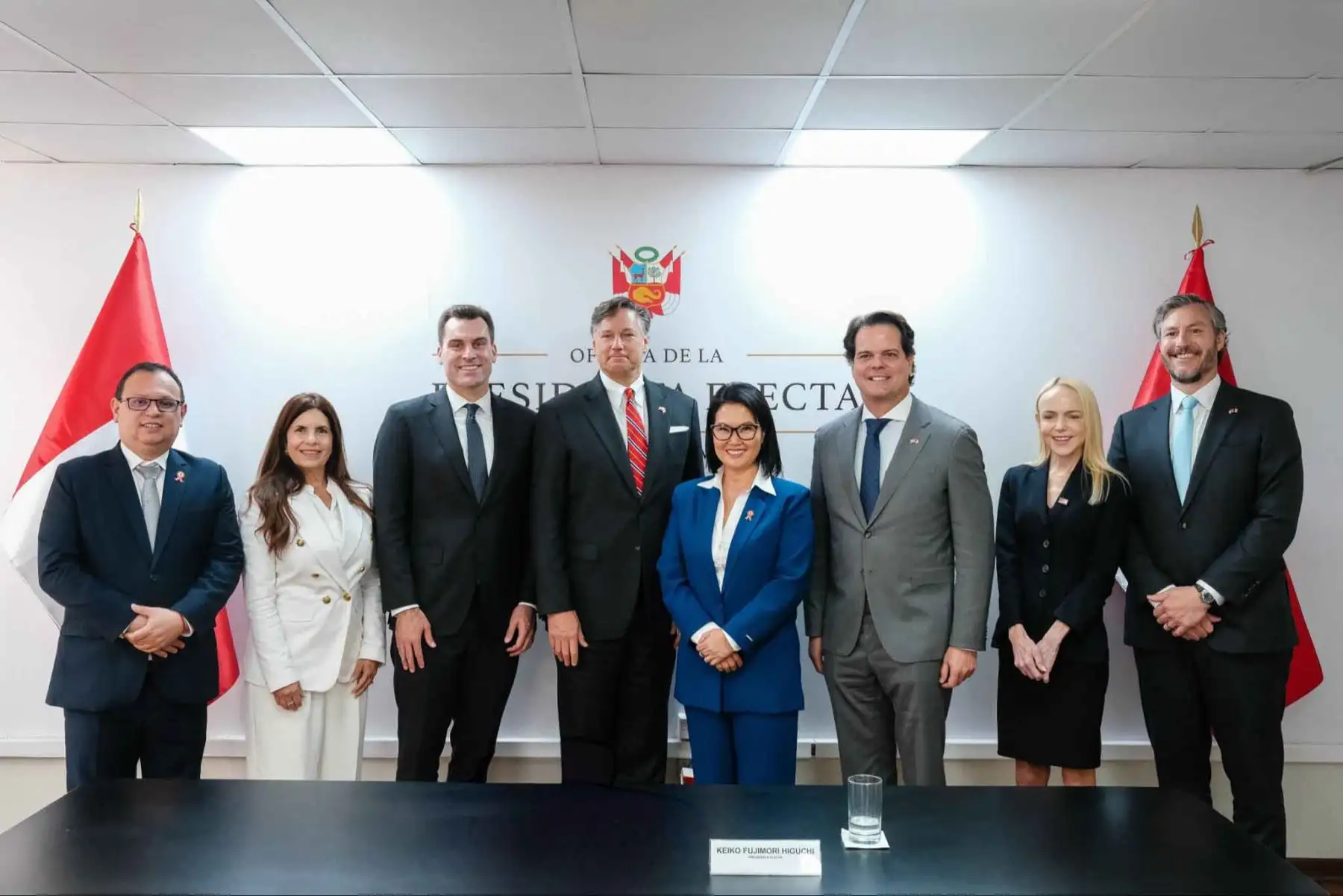 La presidenta electa, Keiko Fujimori, recibió al vicesecretario de Estado de los Estados Unidos, Christopher Landau, con quien sostuvo una reunión para fortalecer la relación bilateral entre ambos países. Foto: ANDINA/Difusión