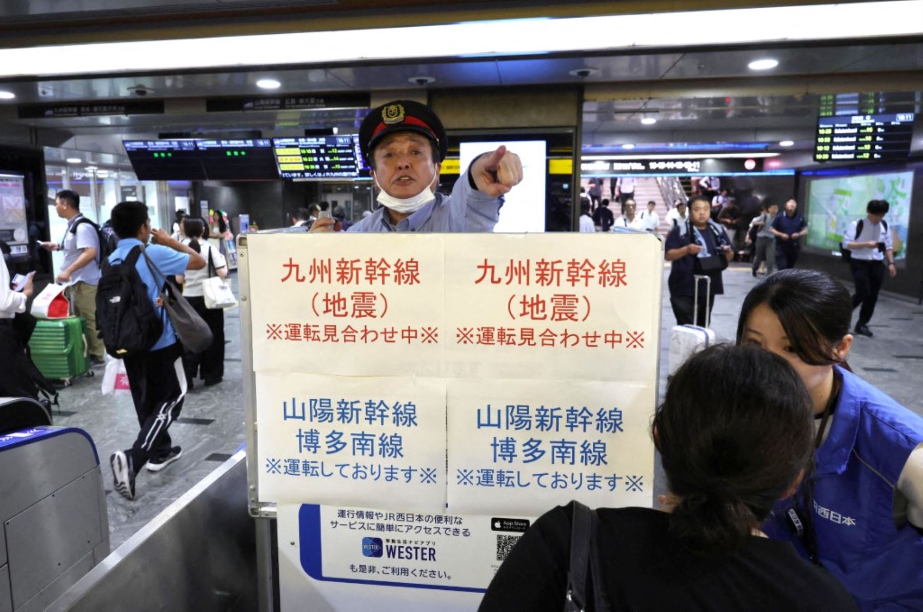 Estación JR Hakata, donde se suspendieron las operaciones de la línea Kyushu Shinkansen debido a un terremoto, en la ciudad de Fukuoka, prefectura de Fukuoka, Japón, el 28 de julio de 2026. Foto: AFP