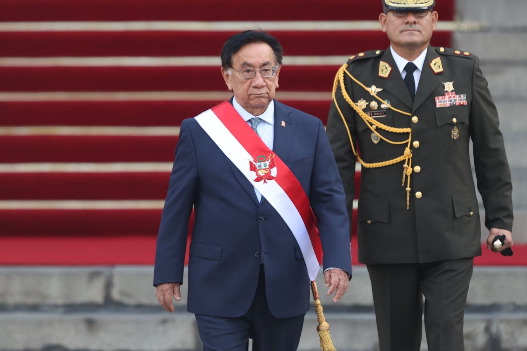 Presidente Balcázar sale de Palacio de Gobierno rumbo a la Catedral de Lima para participar en la tradicional Misa y Te Deum, ceremonia litúrgica que forma parte de las actividades oficiales por el 205.° aniversario de la Independencia del Perú. Foto: ANDINA/ Jhonel Rodríguez