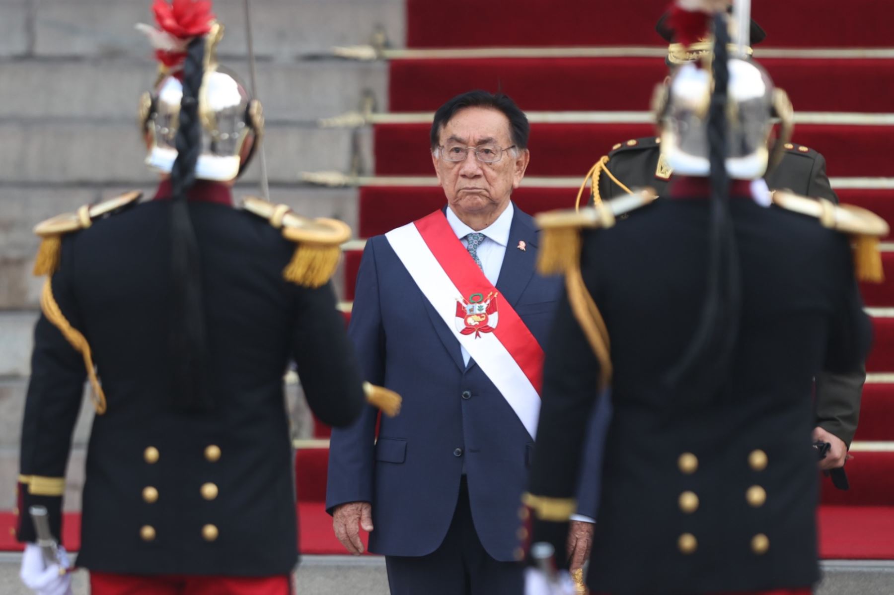 Presidente Balcázar sale de Palacio de Gobierno rumbo a la Catedral de Lima para participar en la tradicional Misa y Te Deum, ceremonia litúrgica que forma parte de las actividades oficiales por el 205.° aniversario de la Independencia del Perú. Foto: ANDINA/ Jhonel Rodríguez