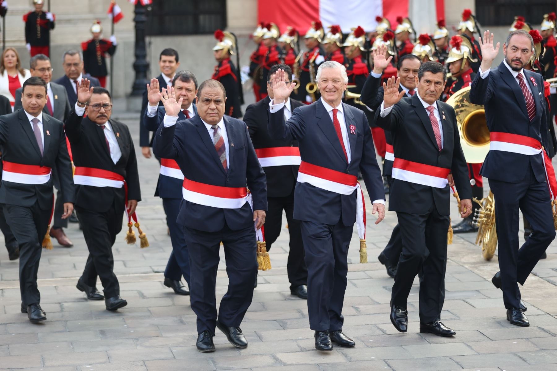 Ministros salen de Palacio de Gobierno rumbo a la Catedral de Lima para participar en la tradicional Misa y Te Deum, ceremonia litúrgica que forma parte de las actividades oficiales por el 205.° aniversario de la Independencia del Perú. Foto: ANDINA/ Jhonel Rodríguez
