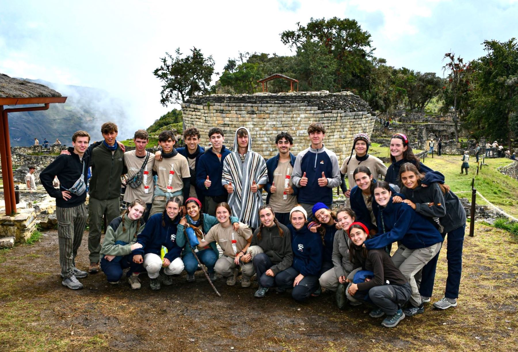 Jóvenes españoles descubren el legado de Kuélap durante expedición educativa en Amazonas