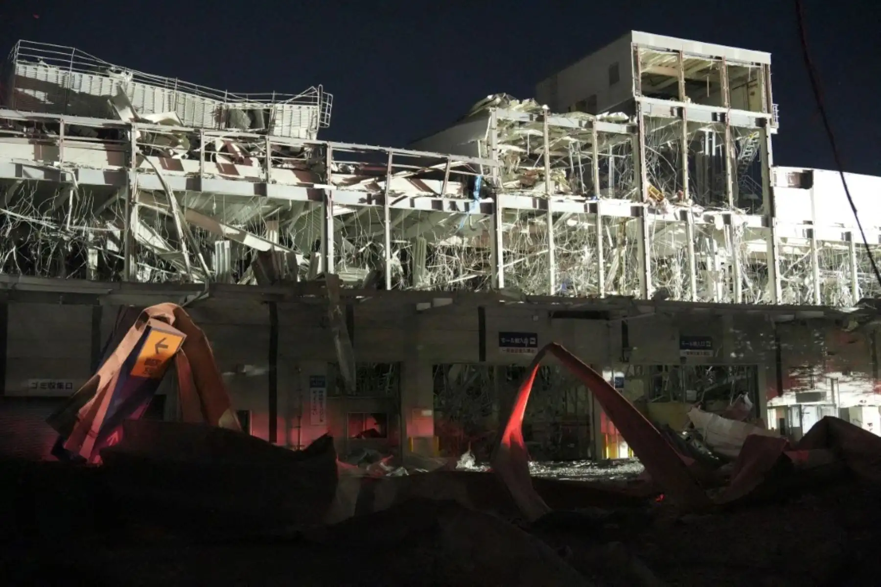 Centro comercial AEON Mall Kumamoto, donde se cree que ocurrió una explosión de gas, en la ciudad de Kashima, prefectura de Kumamoto. Foto: AFP