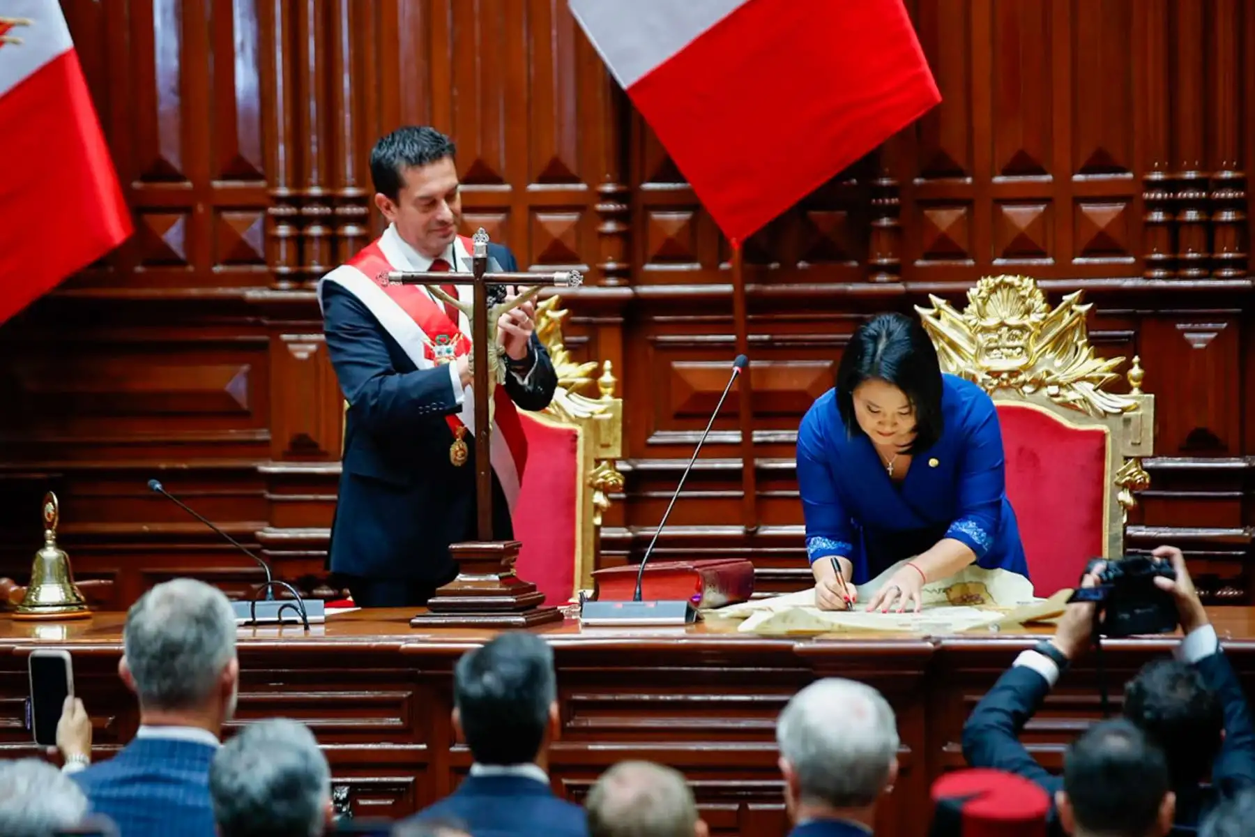 Keiko Sofía Fujimori Higuchi juró como presidenta constitucional de la república para el periodo 2026-2031, en una sesión solemne que se realiza en el Congreso de la República. Foto: ANDINA/Ricardo Cuba
