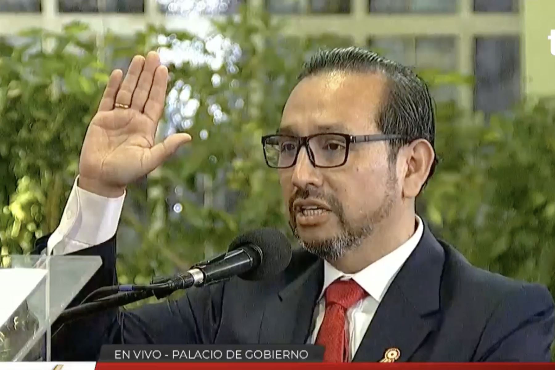 Luis Dyer Fernández jura como nuevo ministro de Salud