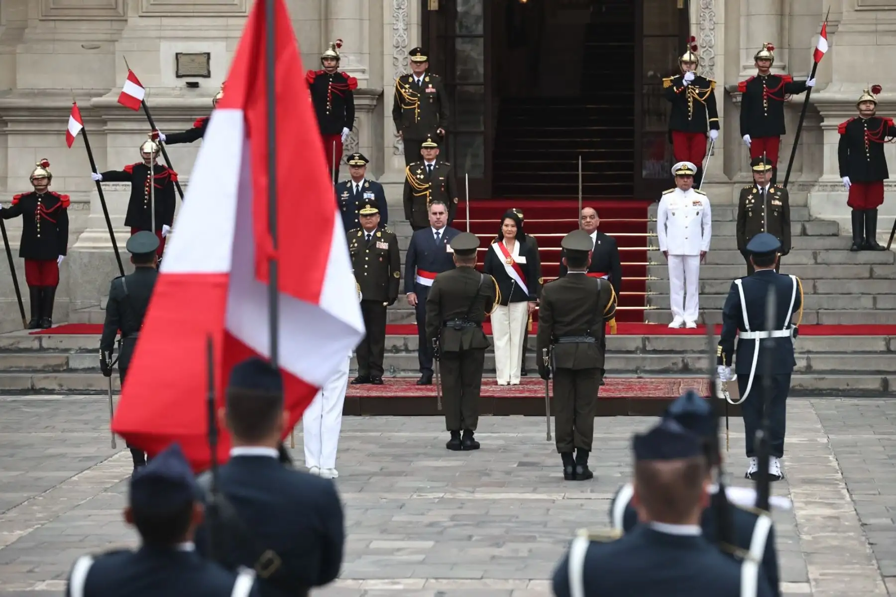 La presidenta de la república, Keiko Sofía Fujimori Higuchi, es reconocida oficialmente como jefa suprema de las Fuerzas Armadas y de la Policía Nacional del Perú. Foto: ANDINA/Juan Carlos Guzmán