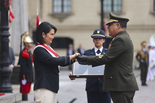Presidenta Keiko Fujimori es reconocida como jefa suprema de las FF.AA. y PNP
