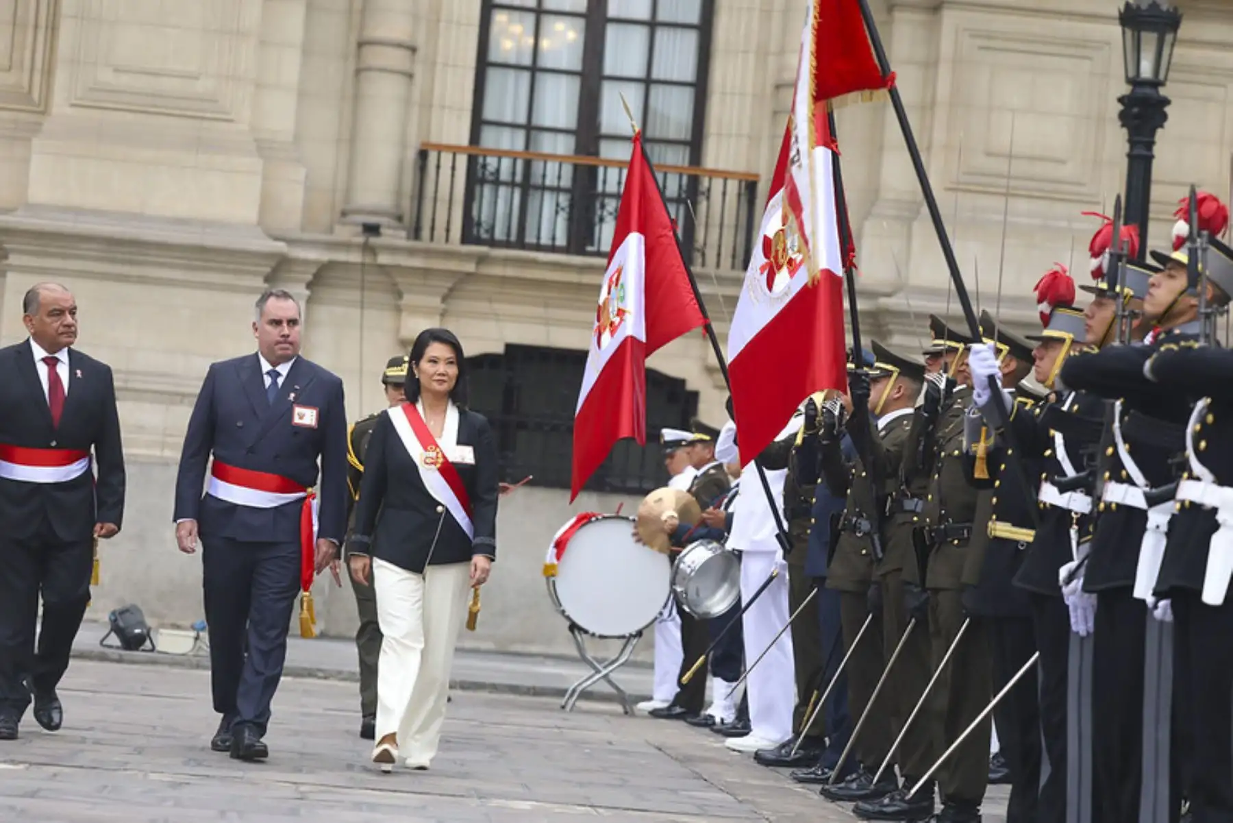 La presidenta de la república, Keiko Sofía Fujimori Higuchi, es reconocida oficialmente como jefa suprema de las Fuerzas Armadas y de la Policía Nacional del Perú. Foto: ANDINA/Prensa Presidencia
