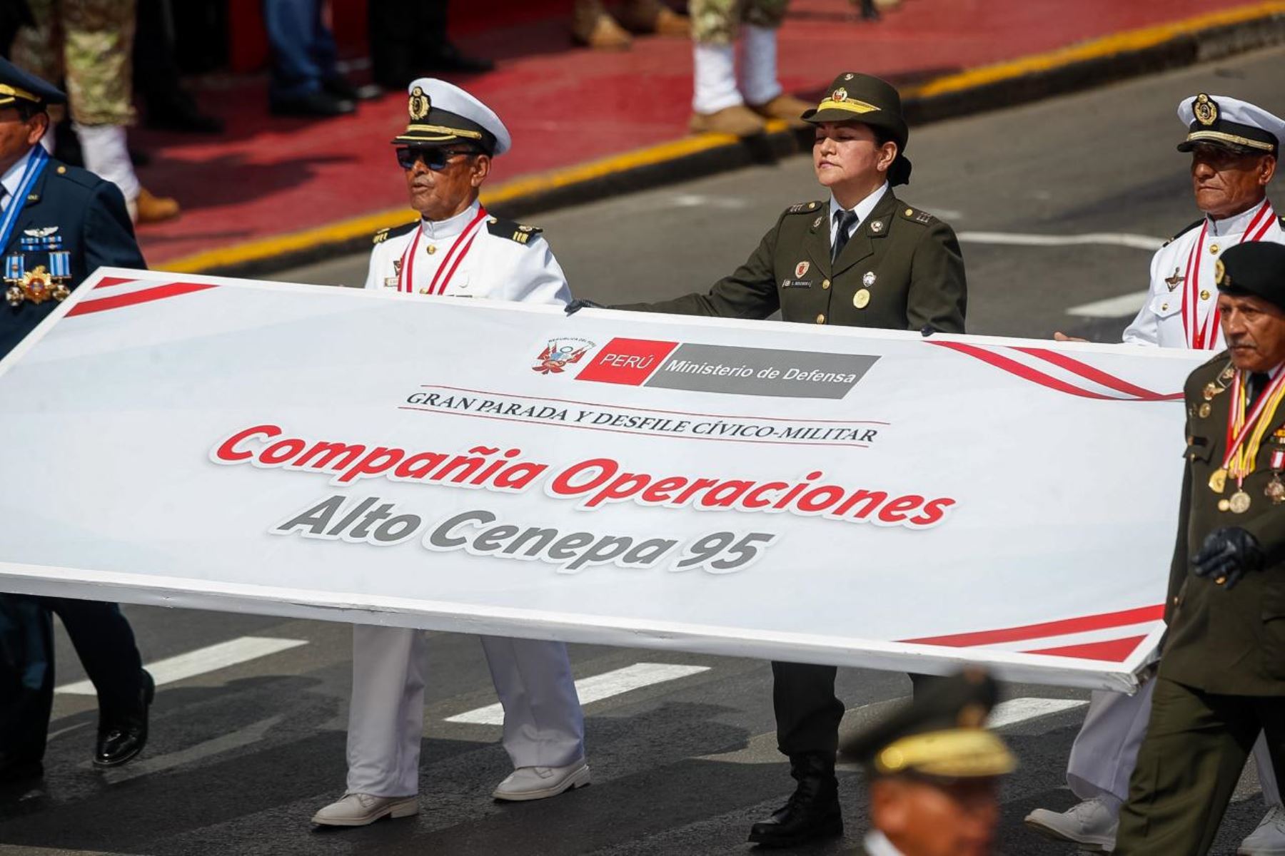 Combatientes del Alto Cenepa de 1995 desfilan como parte del segundo agrupamiento de veteranos de guerra y de la pacificación nacional. Foto: ANDINA/Ricardo Cuba.