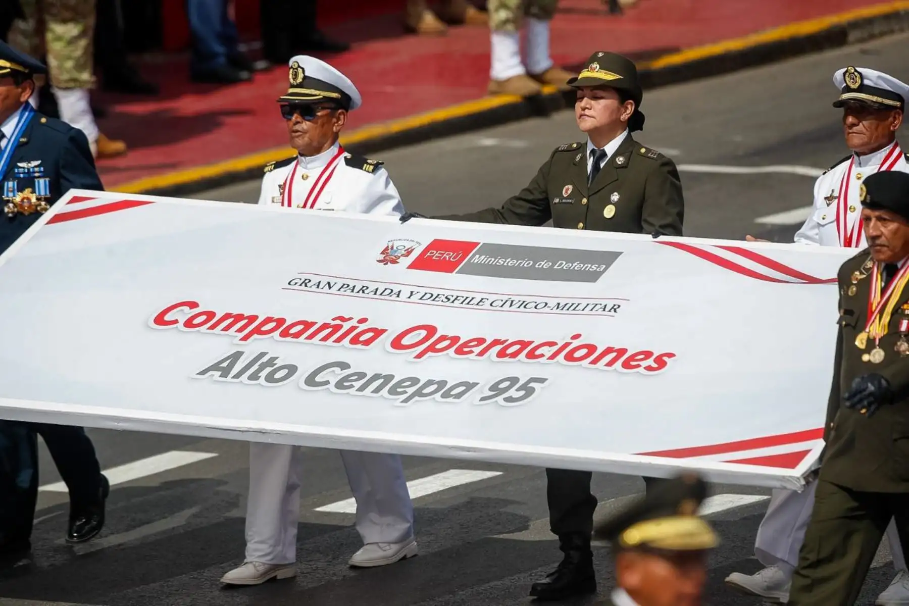 Combatientes del Alto Cenepa de 1995 desfilan como parte del segundo agrupamiento de veteranos de guerra y de la pacificación nacional. Foto: ANDINA/Ricardo Cuba.