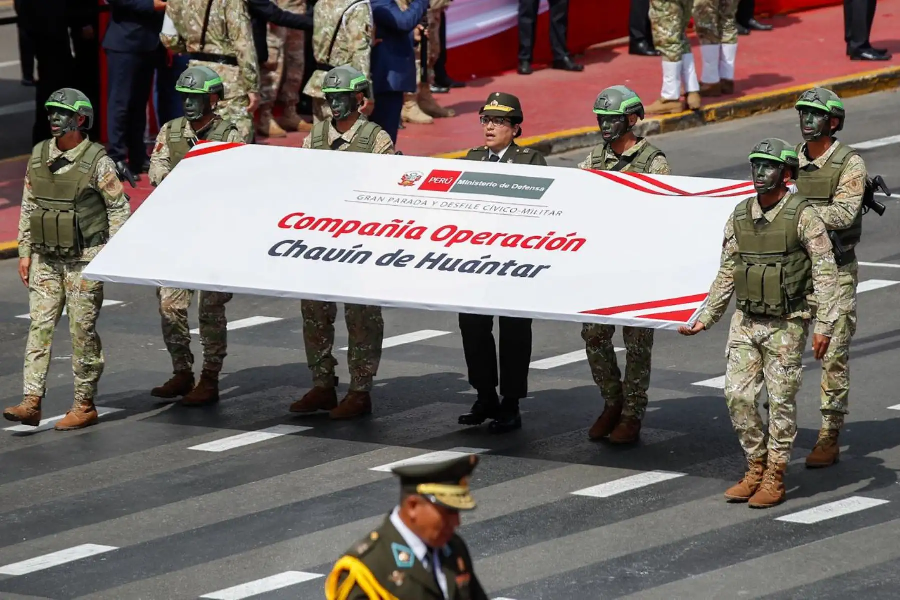 La compañía Chavín de Huántar participa en el segundo agrupamiento de veteranos de guerra y de la pacificación nacional durante la Gran Parada Militar. Foto: ANDINA/Ricardo Cuba.