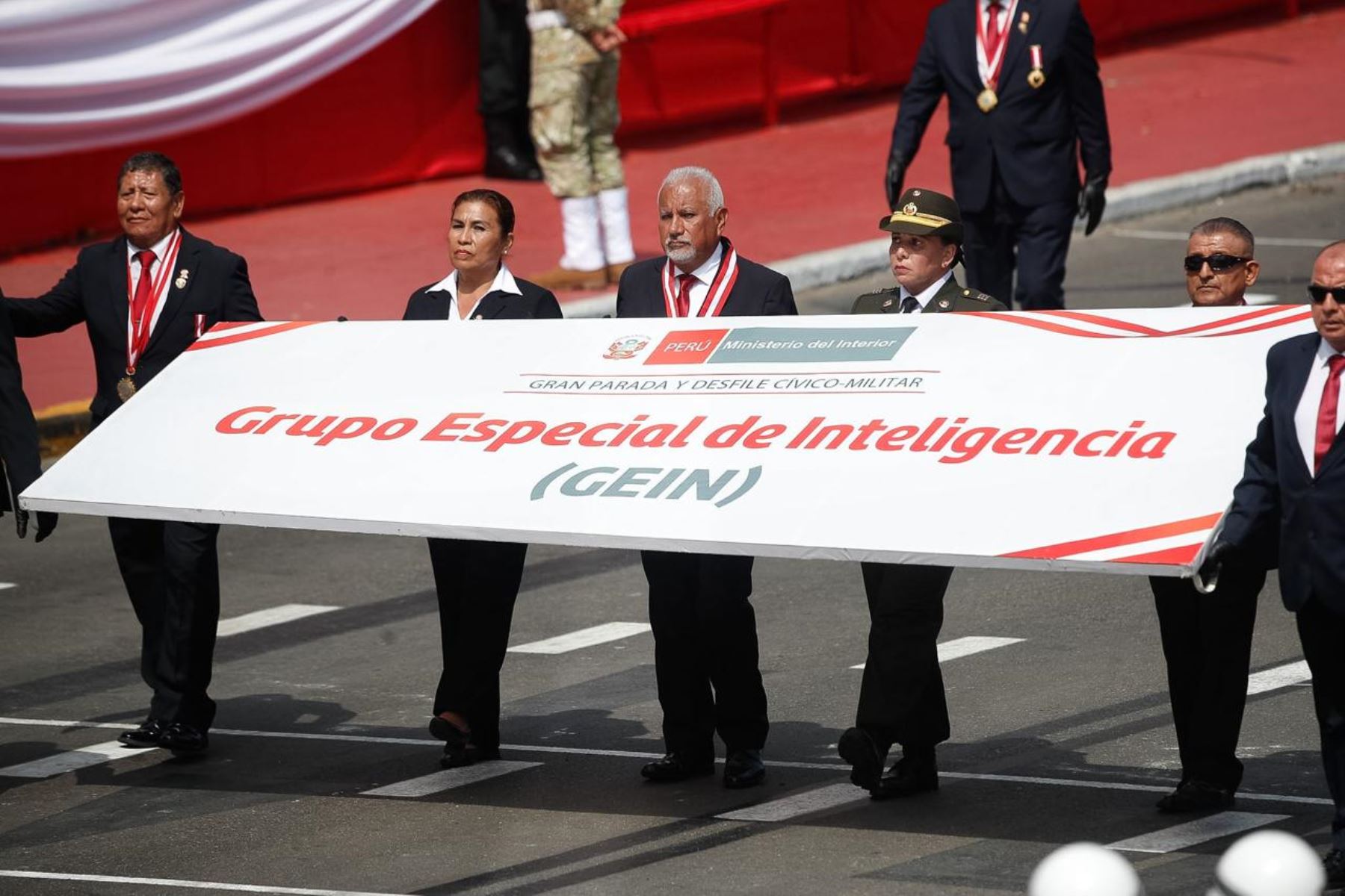 La compañía del Grupo Especial de Inteligencia de la Policía Nacional (GEIN) desfila como parte del segundo agrupamiento de veteranos de guerra y de la pacificación nacional. Foto: ANDINA/Ricardo Cuba