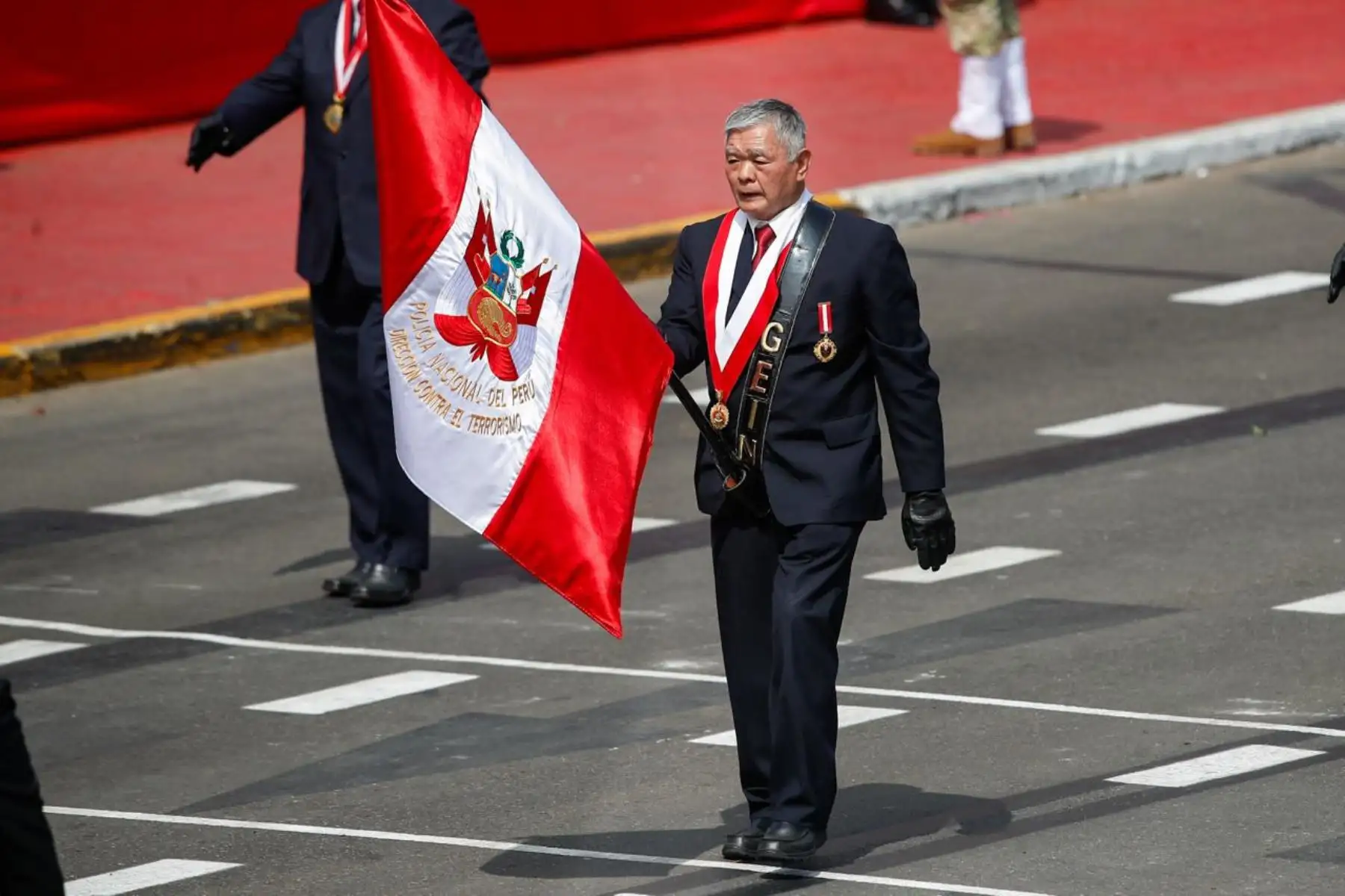La compañía del Grupo Especial de Inteligencia de la Policía Nacional (GEIN) desfila como parte del segundo agrupamiento de veteranos de guerra y de la pacificación nacional. Foto: ANDINA/Ricardo Cuba