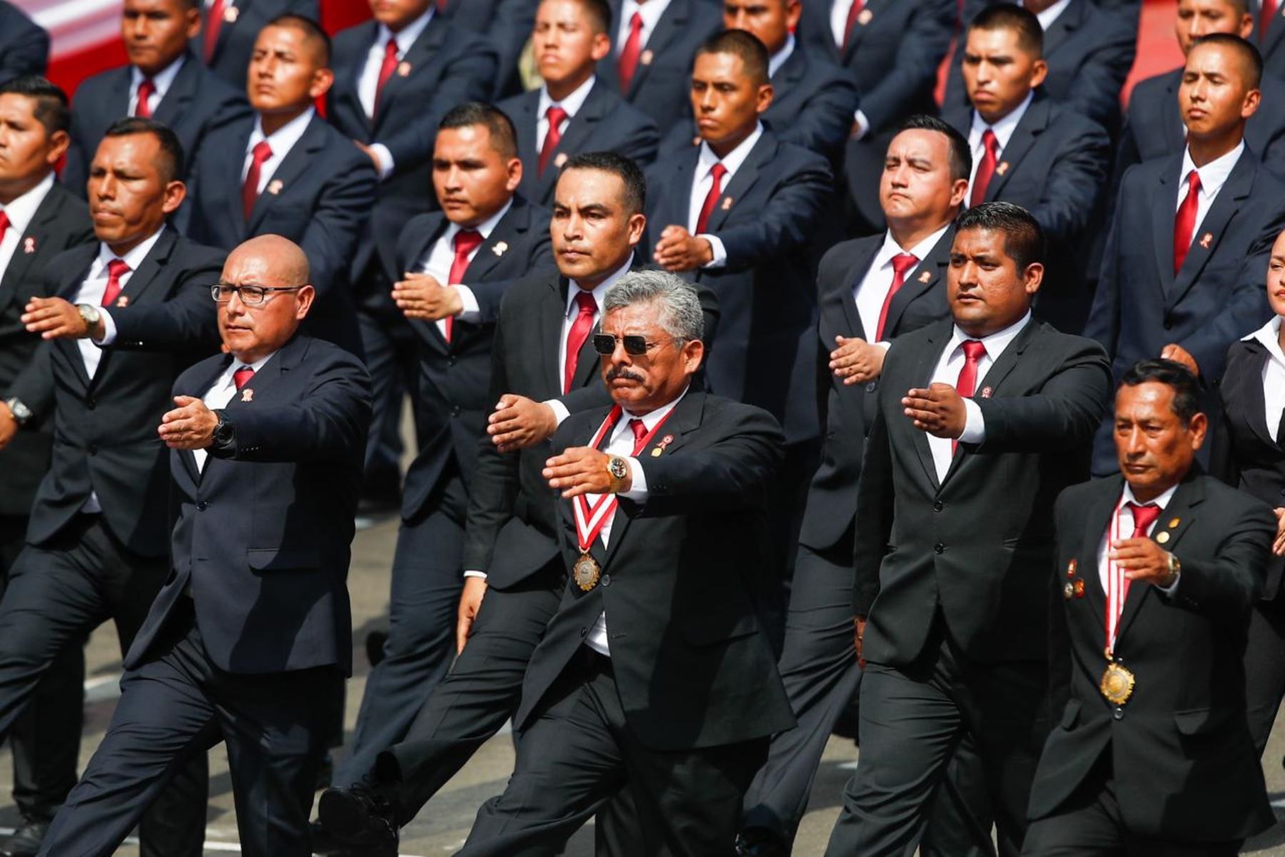 La compañía del Grupo Especial de Inteligencia de la Policía Nacional (GEIN) desfila como parte del segundo agrupamiento de veteranos de guerra y de la pacificación nacional. Foto: ANDINA/Ricardo Cuba