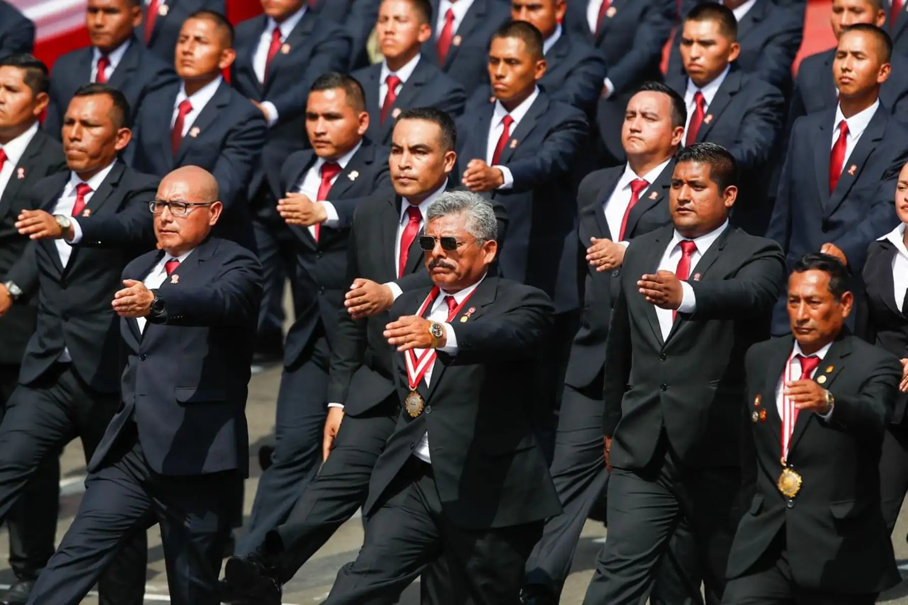 La compañía del Grupo Especial de Inteligencia de la Policía Nacional (GEIN) desfila como parte del segundo agrupamiento de veteranos de guerra y de la pacificación nacional. Foto: ANDINA/Ricardo Cuba