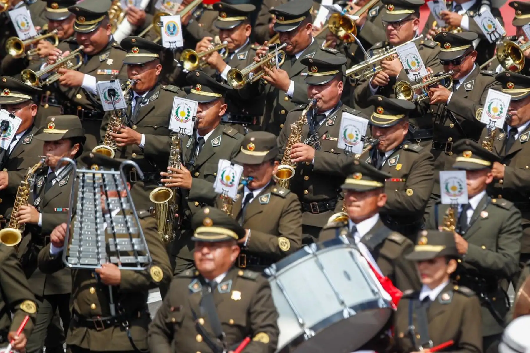 La Gran Banda del Ejército abre el paso del quinto agrupamiento, correspondiente al Ejército del Perú. Foto: ANDINA/Ricardo Cuba.