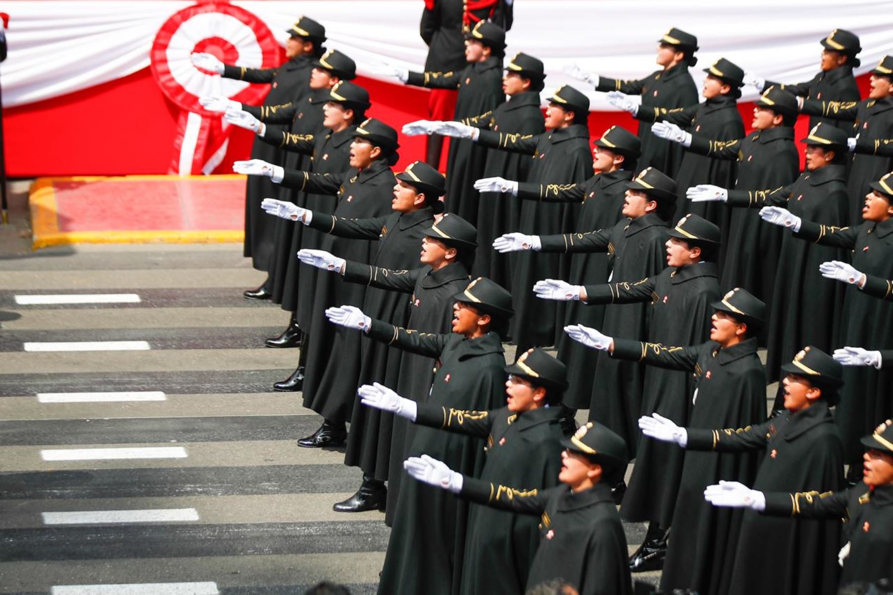 Personal femenino de la Policía Nacional del Perú participa en la Gran Parada Militar por el aniversario de la Independencia Nacional, durante el desfile por la avenida Brasil. Foto: ANDINA/Ricardo Cuba