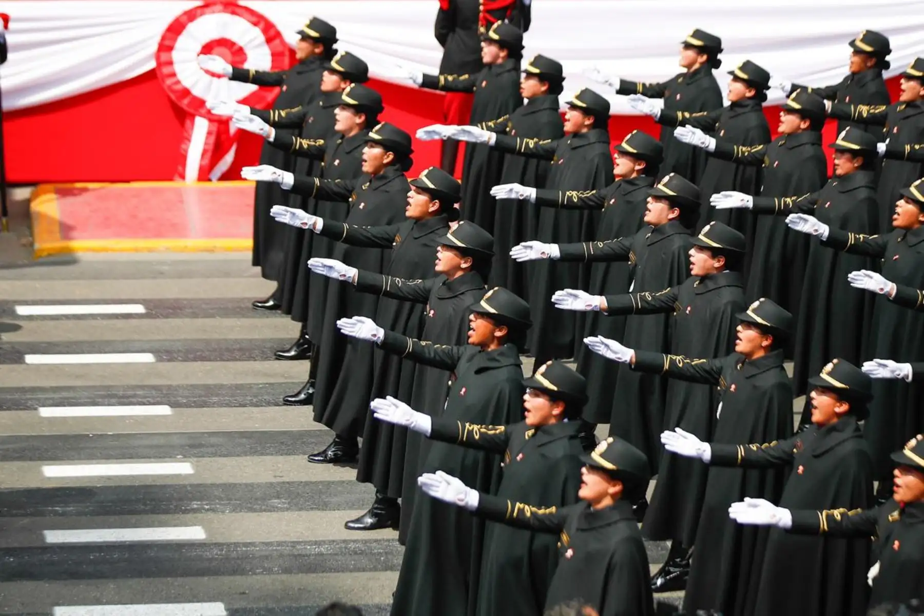 Personal femenino de la Policía Nacional del Perú participa en la Gran Parada Militar por el aniversario de la Independencia Nacional, durante el desfile por la avenida Brasil. Foto: ANDINA/Ricardo Cuba