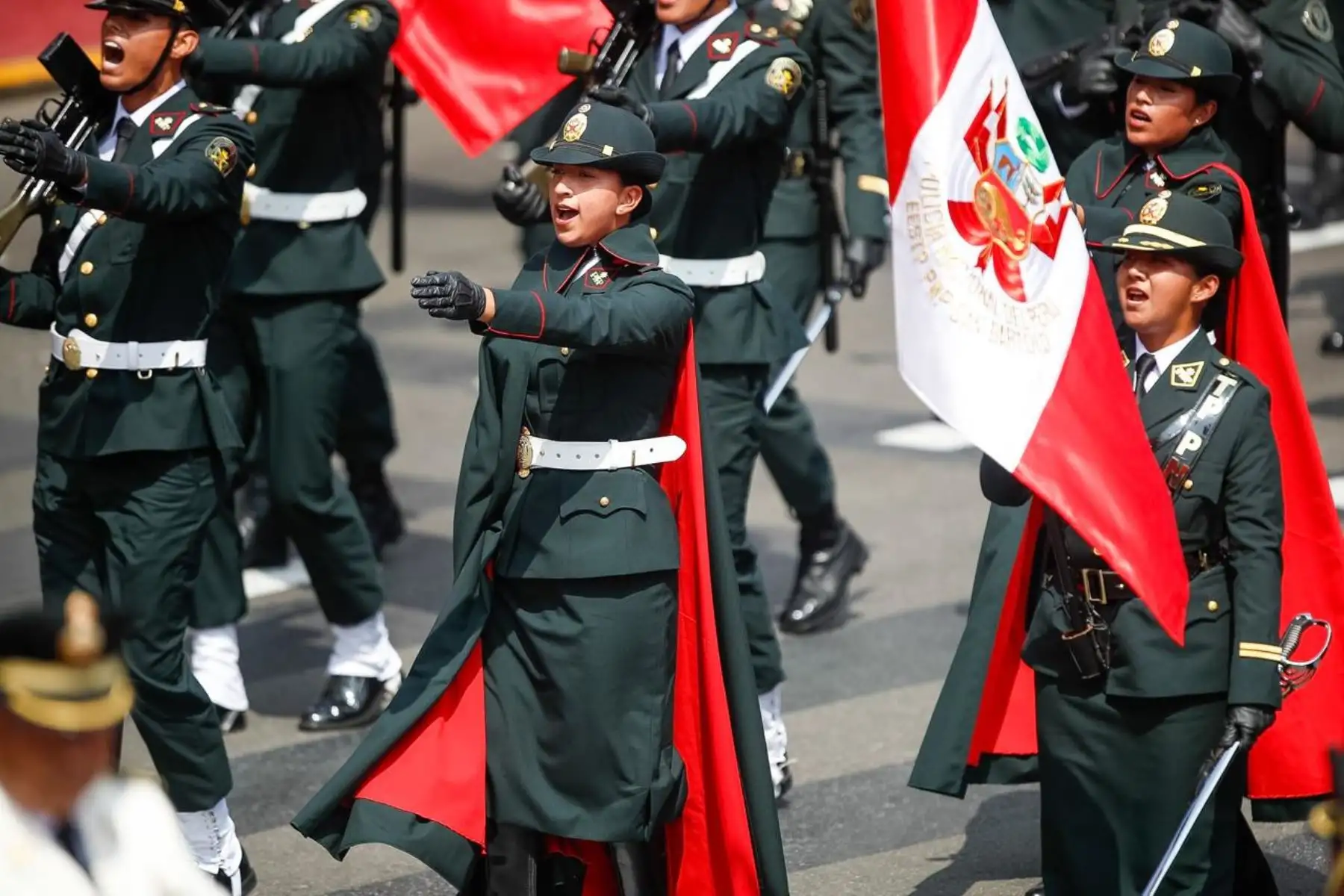 Personal femenino de la Policía Nacional del Perú participa en la Gran Parada Militar por el aniversario de la Independencia Nacional, durante el desfile por la avenida Brasil. Foto: ANDINA/Ricardo Cuba