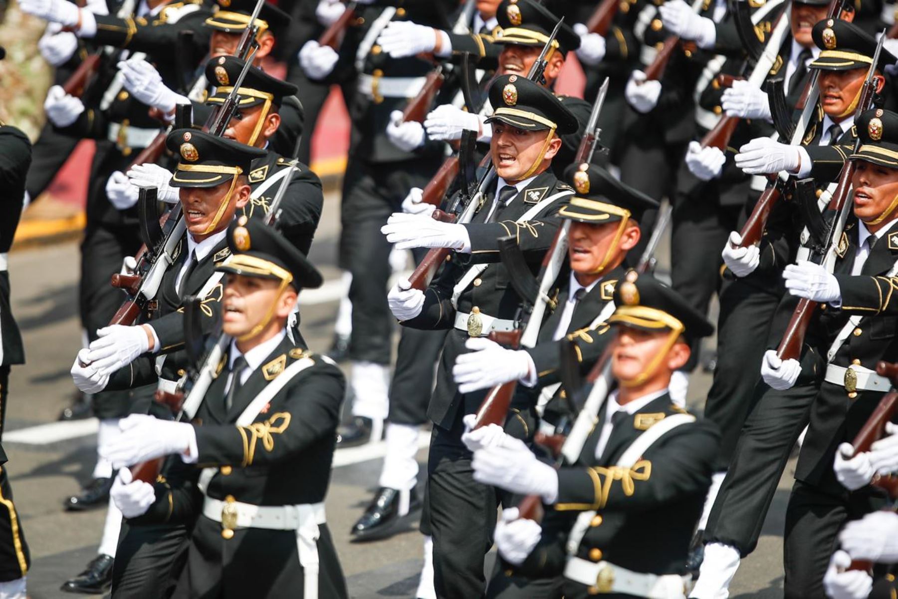 Policía Nacional del Perú participa en la Gran Parada Militar por el aniversario de la Independencia Nacional, durante el desfile por la avenida Brasil. Foto: ANDINA/Ricardo Cuba