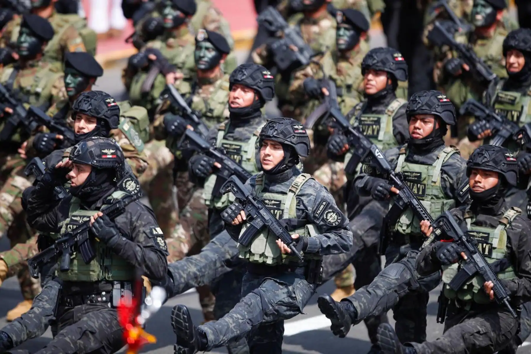 La Compañía de Fuerzas Especiales desfila como parte del sexto agrupamiento de la Policía Nacional del Perú. Foto: ANDINA/Ricardo Cuba