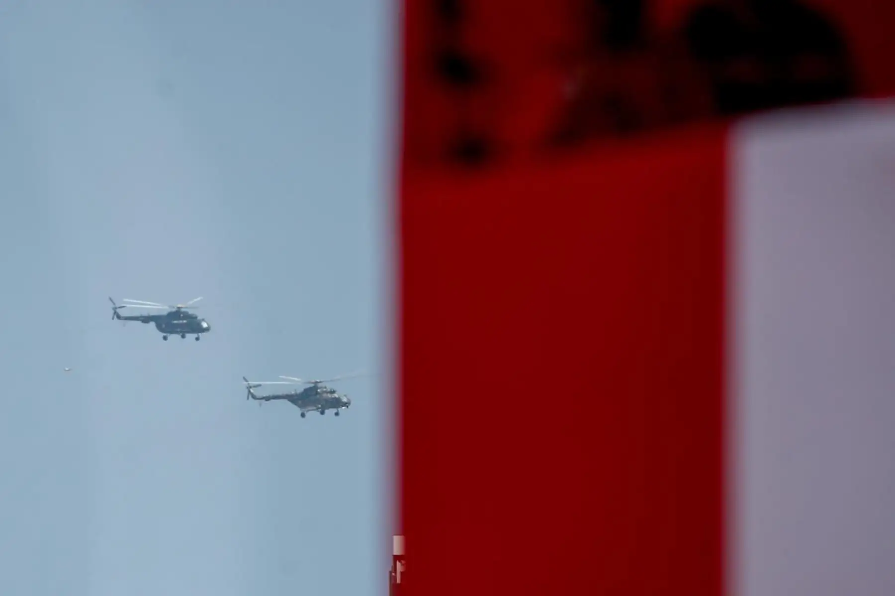 Las unidades aéreas de las Fuerzas Armadas participan en el undécimo agrupamiento de la Gran Parada Militar, como parte del despliegue aéreo previsto durante la ceremonia por el aniversario de la Independencia Nacional. Foto: ANDINA/Ricardo Cuba
