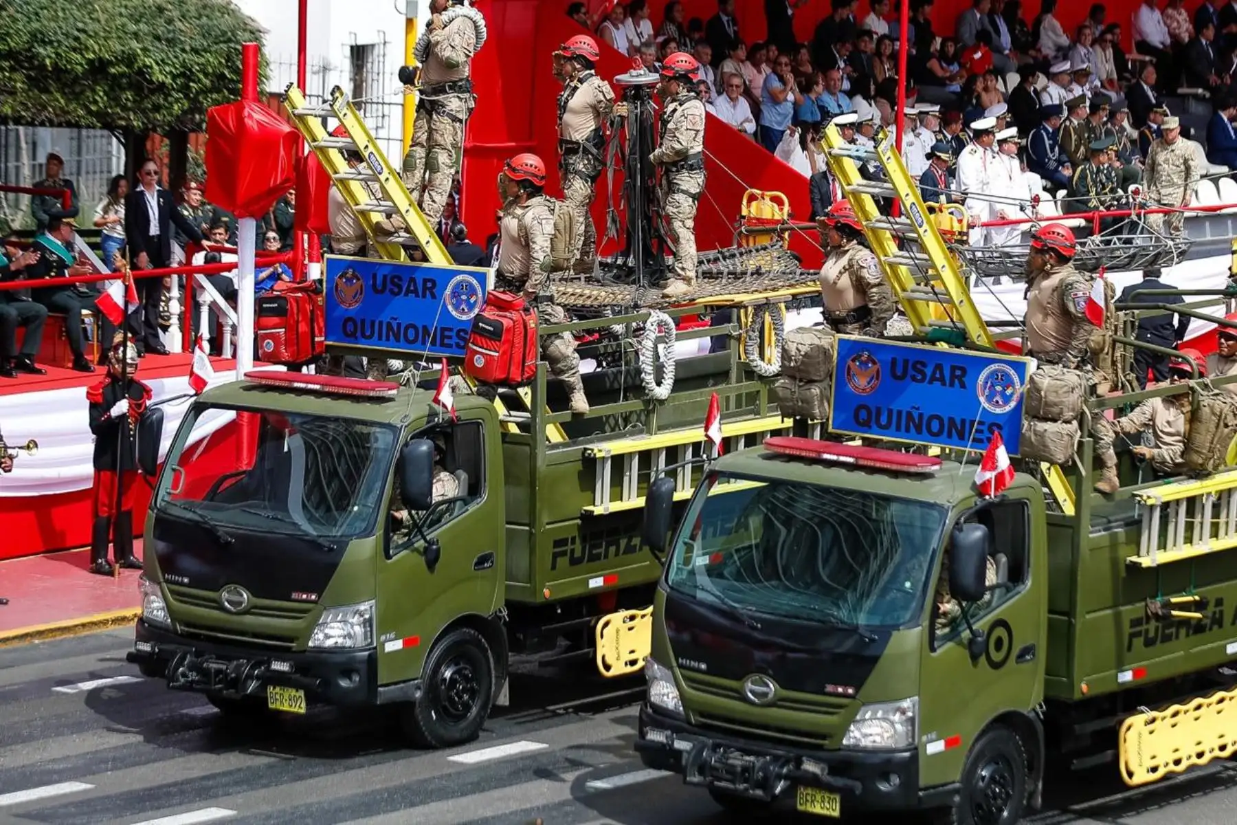 Bomberos y personal de las Fuerzas Armadas participan como equipos de respuesta y rescate durante la Gran Parada Militar por el aniversario de la Independencia Nacional. Foto: ANDINA/Ricardo Cuba.