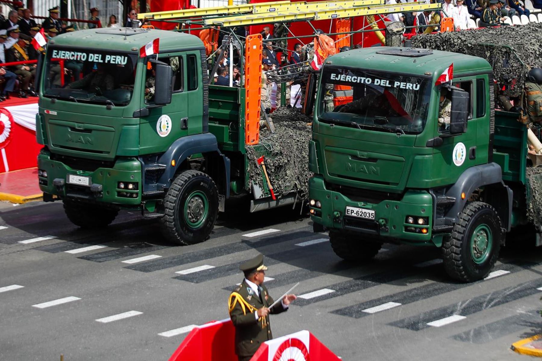 Bomberos y personal de las Fuerzas Armadas participan como equipos de respuesta y rescate durante la Gran Parada Militar por el aniversario de la Independencia Nacional. Foto: ANDINA/Ricardo Cuba