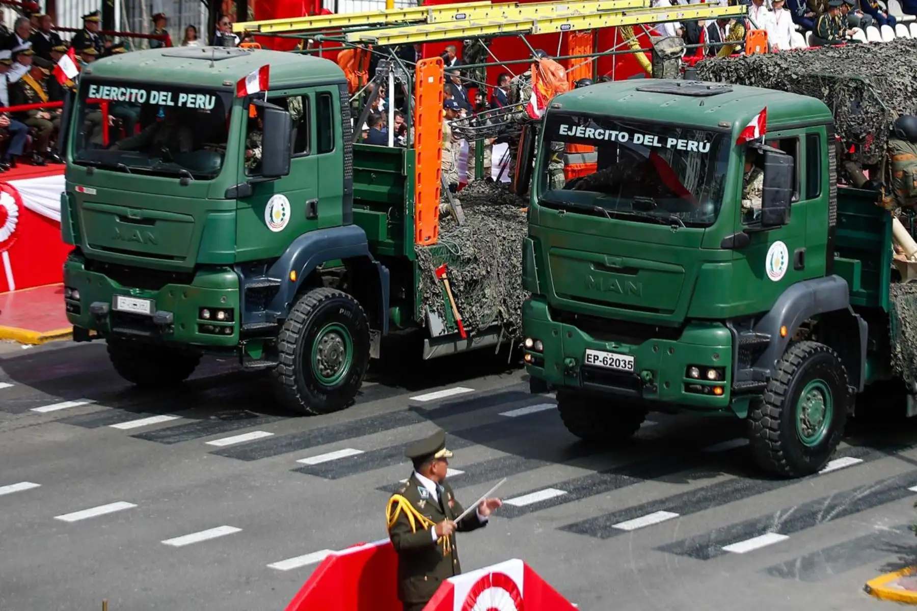 Bomberos y personal de las Fuerzas Armadas participan como equipos de respuesta y rescate durante la Gran Parada Militar por el aniversario de la Independencia Nacional. Foto: ANDINA/Ricardo Cuba
