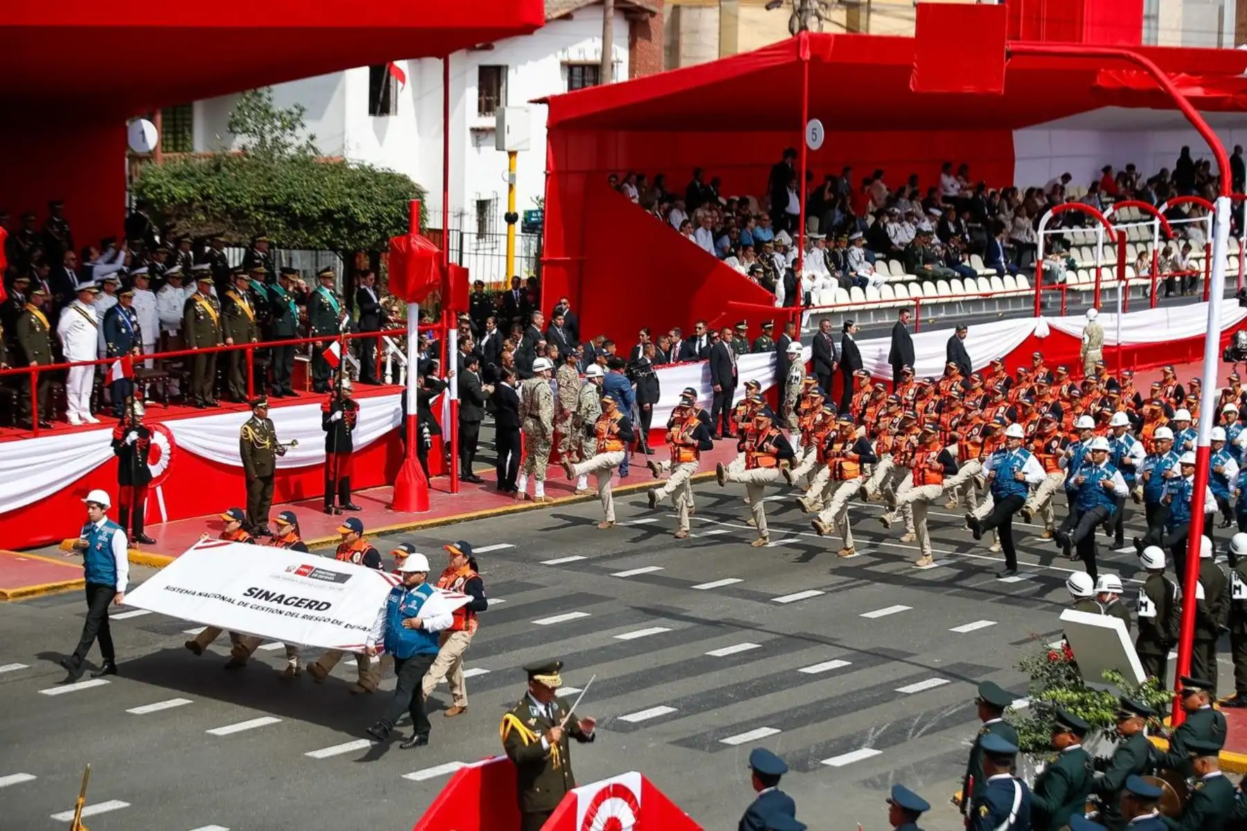 INDECI y CENEPRED participan como integrantes del SINAGERD en el noveno agrupamiento “La Fuerza de ser Peruanos”. Foto: ANDINA/Ricardo Cuba