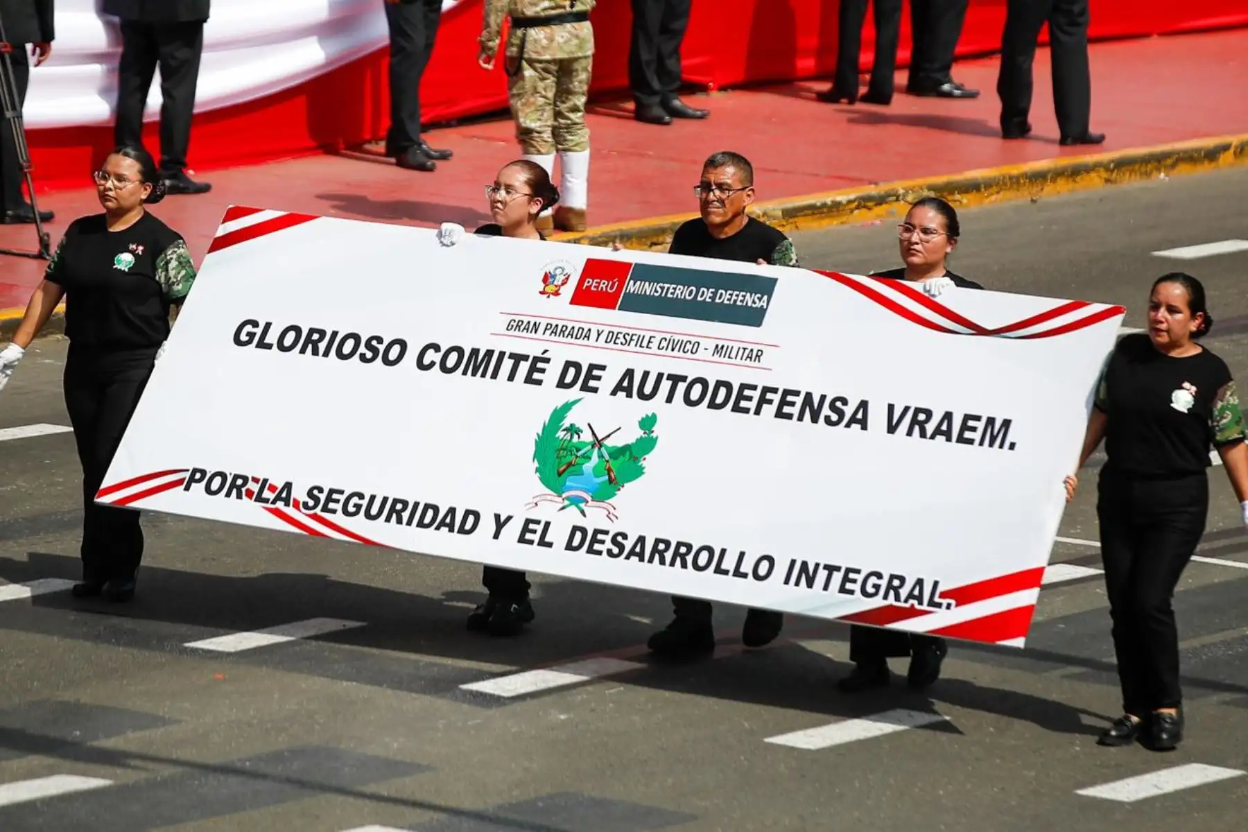 Los Comités de Autodefensa del VRAEM desfilan como parte del décimo agrupamiento de expresiones culturales. Foto: ANDINA/Ricardo Cuba