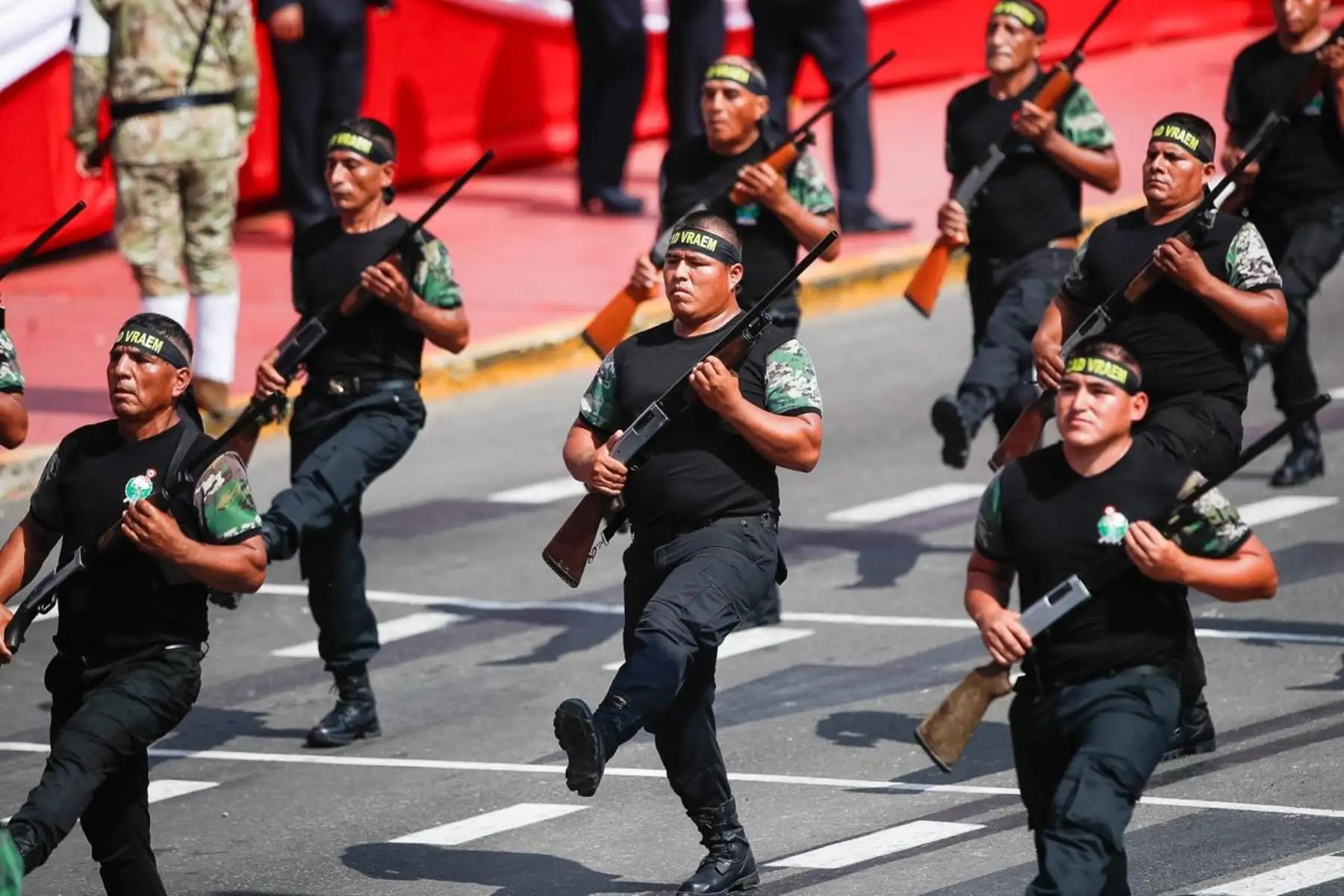 Los Comités de Autodefensa del VRAEM desfilan como parte del décimo agrupamiento de expresiones culturales. Foto: ANDINA/Ricardo Cuba
