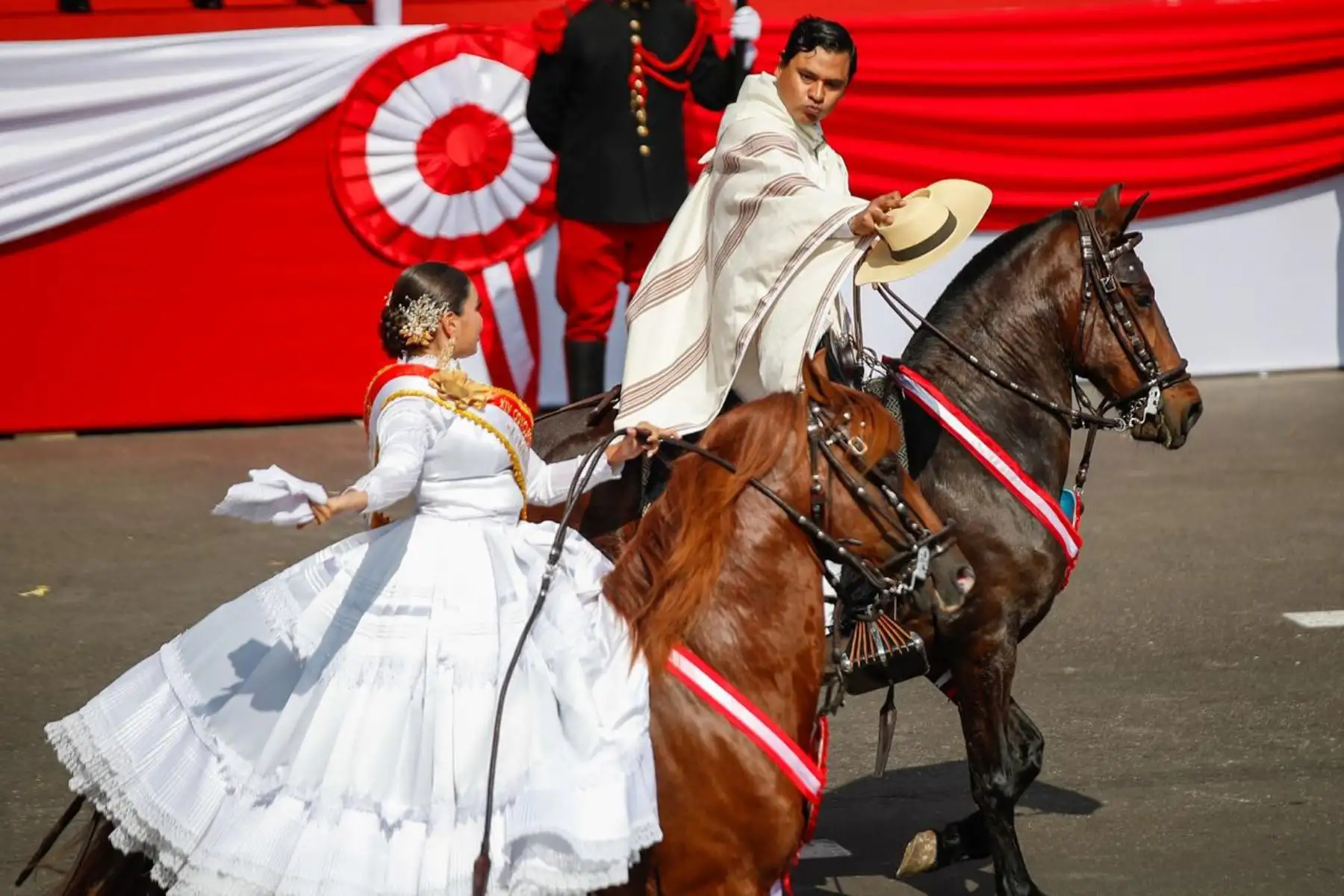 Los Caballos de Paso participan en el décimo agrupamiento de expresiones culturales durante la Gran Parada Militar. Foto: ANDINA/Ricardo Cuba