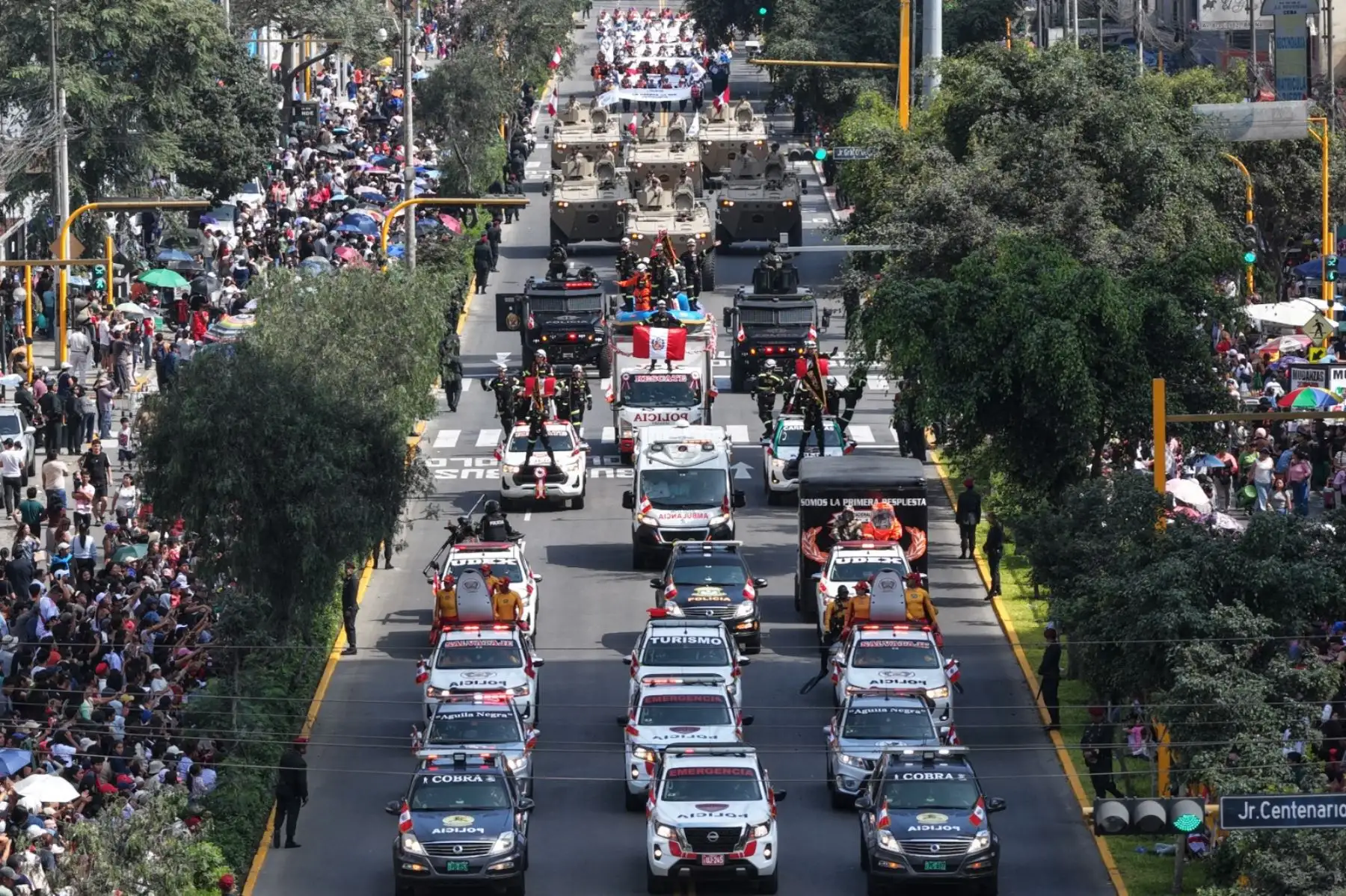 Bomberos y personal de las Fuerzas Armadas participan como equipos de respuesta y rescate durante la Gran Parada Militar por el aniversario de la Independencia Nacional. Foto: ANDINA/ Juan Carlos Guzmán