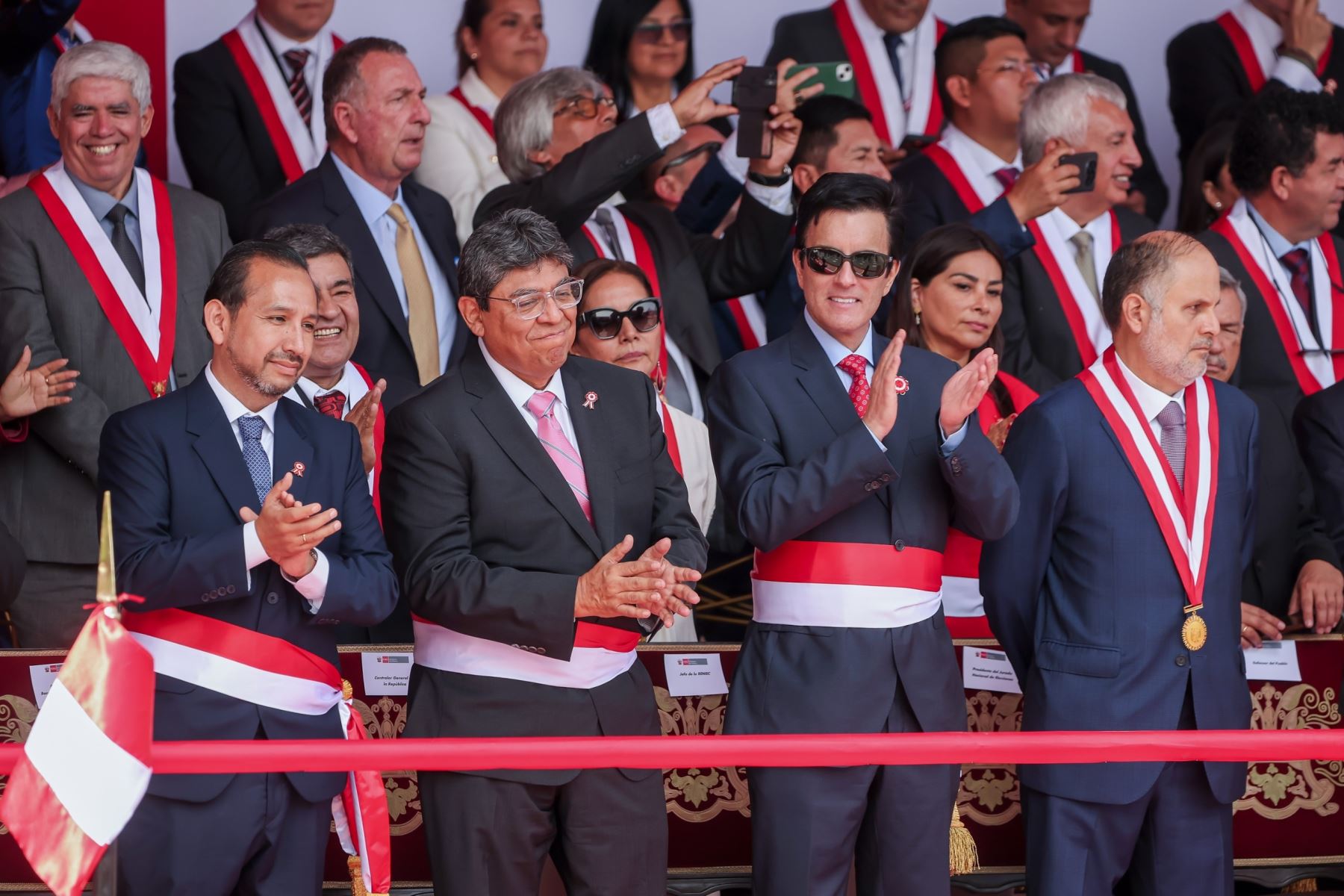 Ministro de Economía y Finanzas Elmer Cuba participó en la Gran Parada Cívico Militar