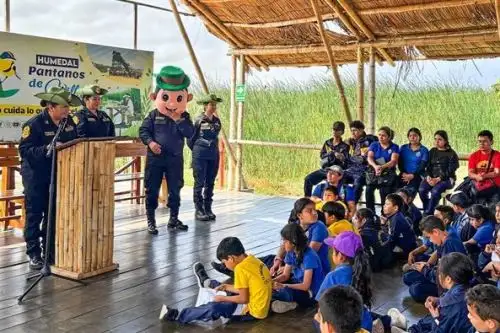 Escolares de Cañete participaron en un taller organizado por la Policía Ecológica en los Pantanos de Villa. Foto: ANDINA/Difusión