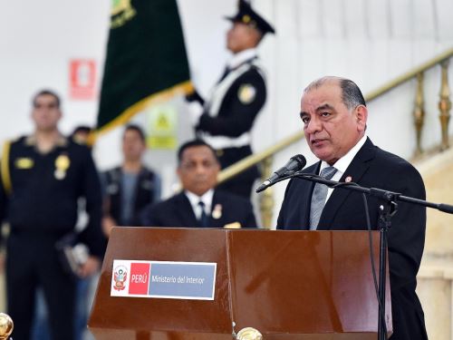 El ministro del Interior, César Astudillo Salcedo, reafirmó su compromiso con la patria y su firme determinación de trabajar con esfuerzo y dedicación para enfrentar la criminalidad y fortalecer la seguridad ciudadana en el país. Foto: Mininter