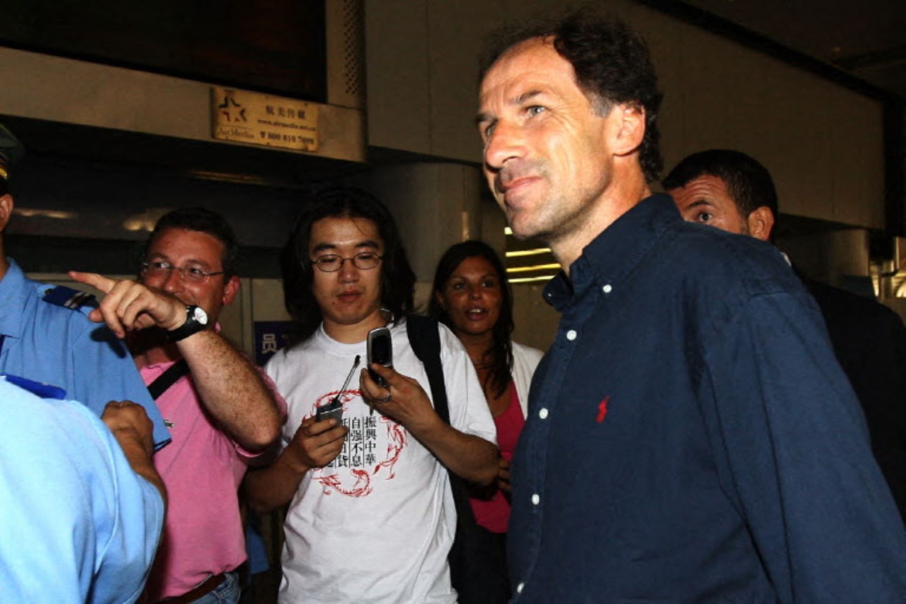 Franco Baresi, conocido como "el Hombre de Acero", exdefensa del AC Milan y miembro de la selección italiana durante más de dos décadas, visita Pekín para promocionar al AC Milan y establecer el campamento de jóvenes promesas del AC Milan en China. Foto: AFP