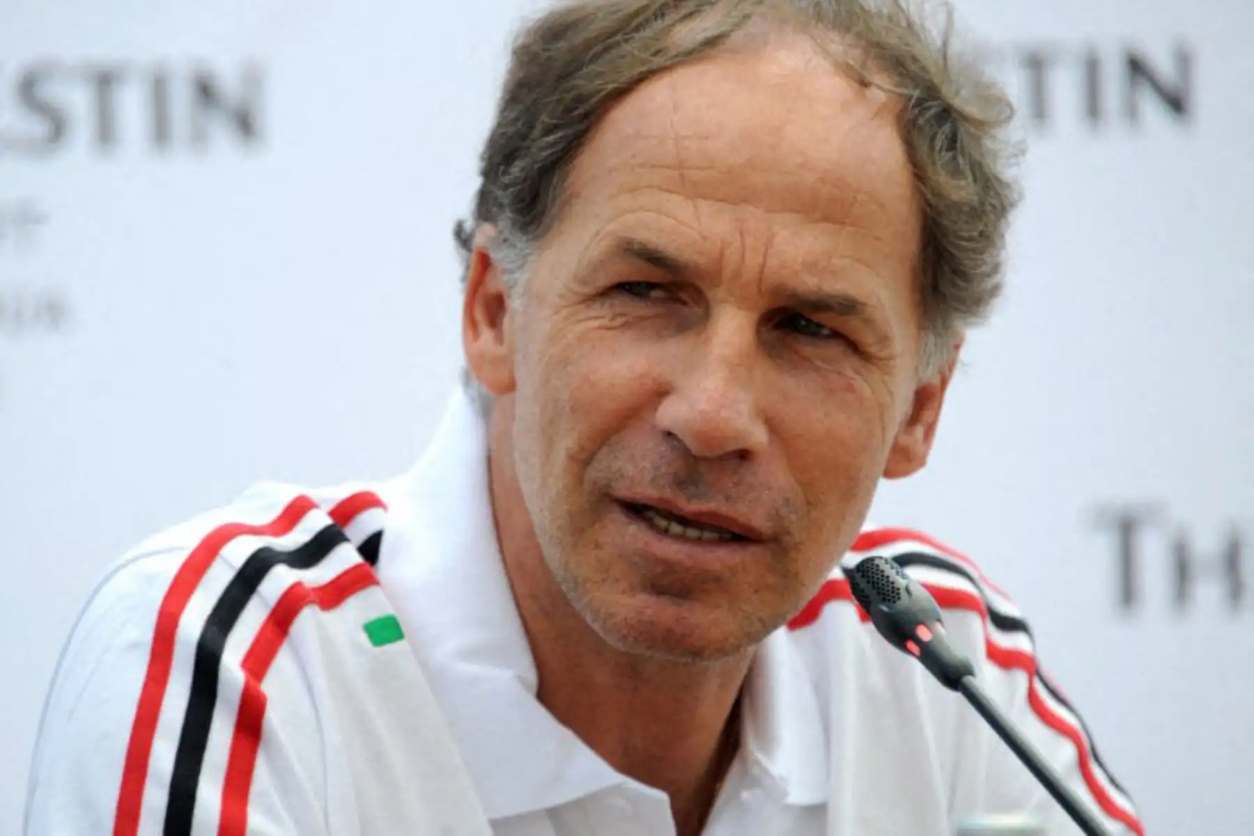 La leyenda del fútbol italiano Franco Baresi, representante del AC Milan Glories, ofrece una rueda de prensa en Nusa Dua, en la isla turística de Bali, el 2 de septiembre de 2011. Foto: AFP