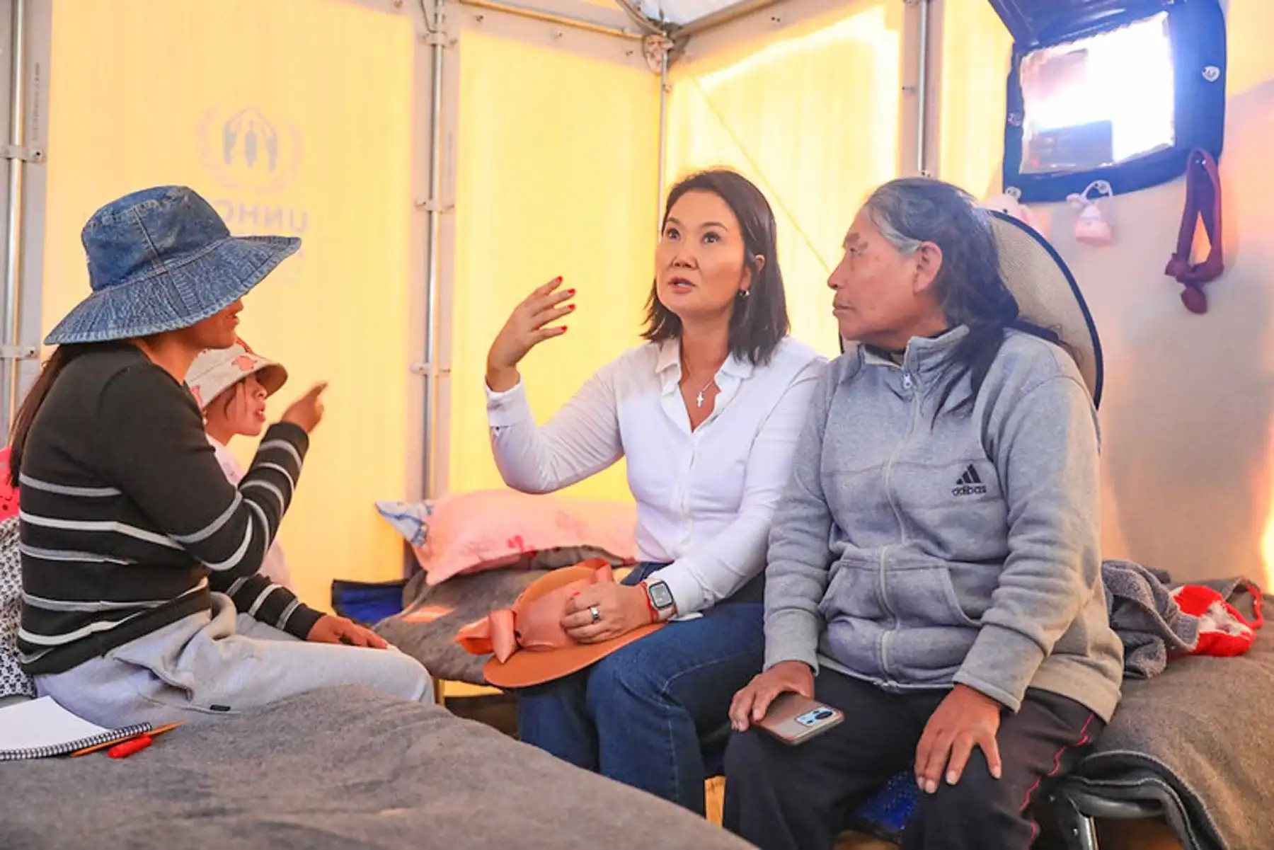 La presidenta de la república, Keiko Fujimori, llegó al distrito de Chongos Bajo, provincia de Chupaca, la zona más afectada por el sismo del 18 de julio, para supervisar la situación de los damnificados por este fenómeno natural. Foto: ANDINA/ Prensa Presidencia