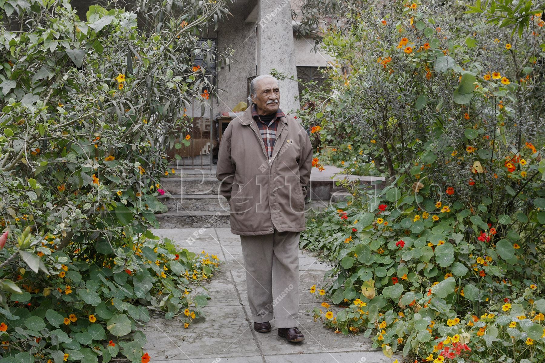 Lima - 20 octubre 20210 / Leoncio Bueno,  autor de los poemarios Al pie del yunque (1966),  Invasión poderosa (1970) y Pastor de truenos (1968).  Foto: Diario Oficial El Peruano / Norman Córdova