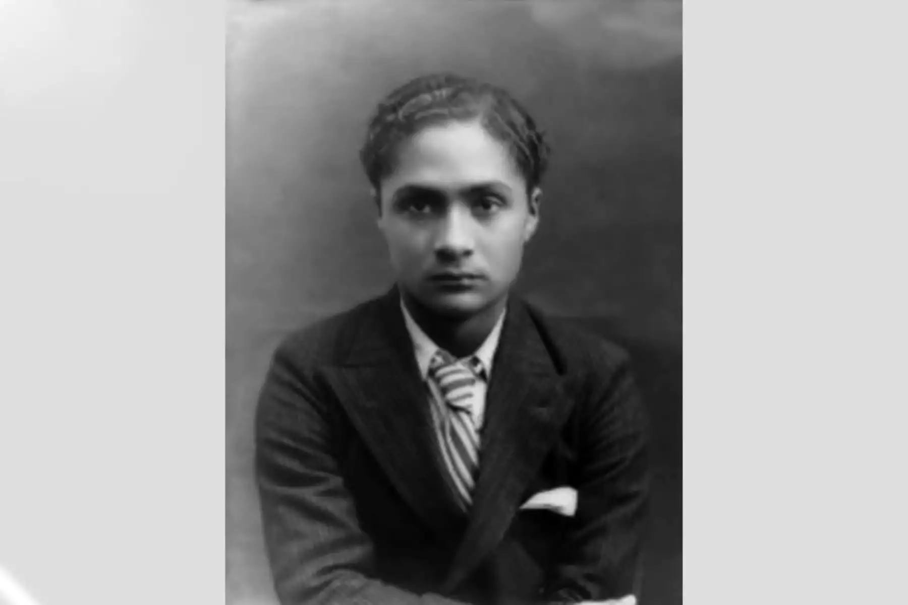 Retrato juvenil de Leoncio Bueno a los 17 años. El poeta y periodista fue distinguido en 2016 con el Premio Casa de la Literatura Peruana por su valiosa trayectoria en las letras nacionales.Foto: Archivo Familiar  / Casa de la Literatura Peruana