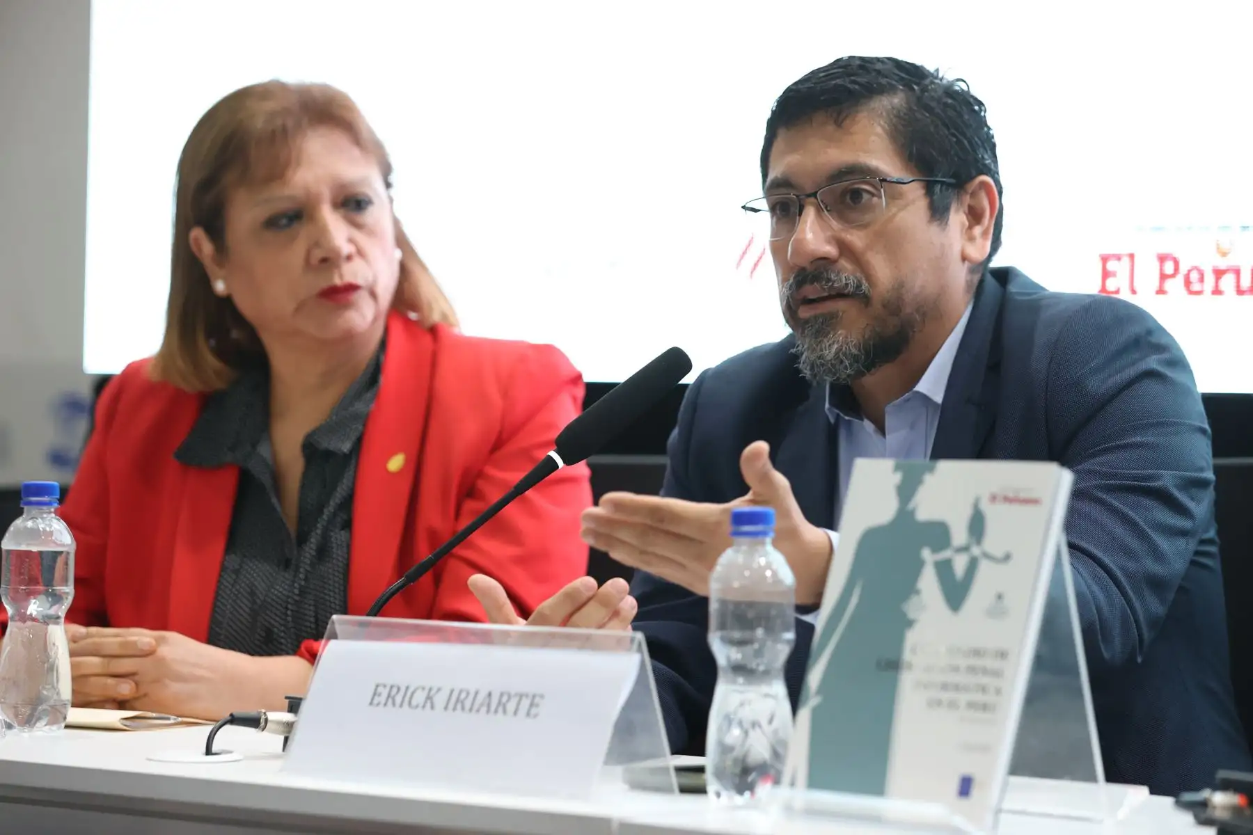 Editora Perú presenta en la FIL Lima 2026  el libro "Compendio de legislación penal informática en el Perú" del abogado especializado Erick Iriarte. Foto: ANDINA/Melina Mejía